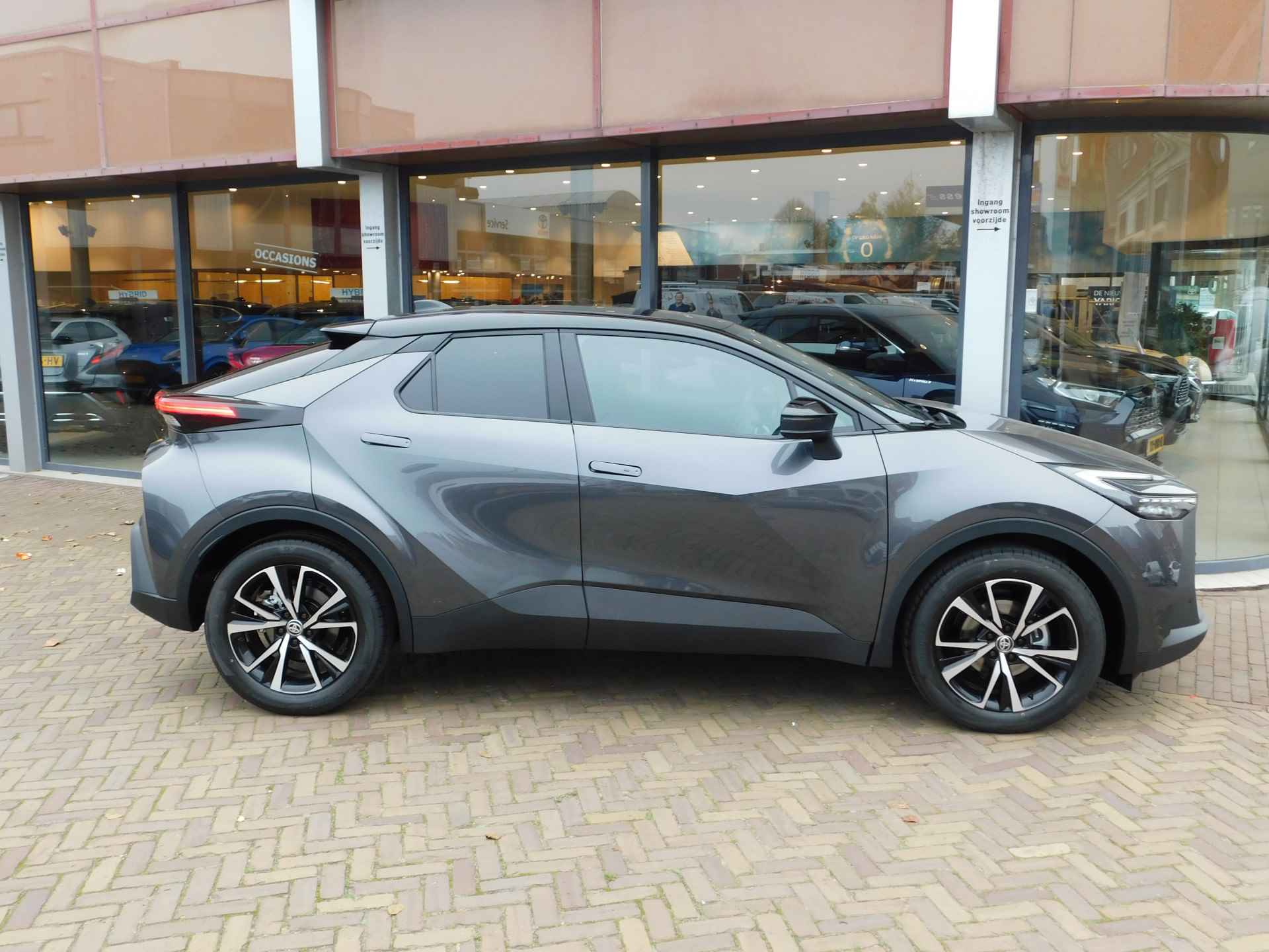 Toyota C-HR 1.8 Hybrid 140 First Edition - 34/47