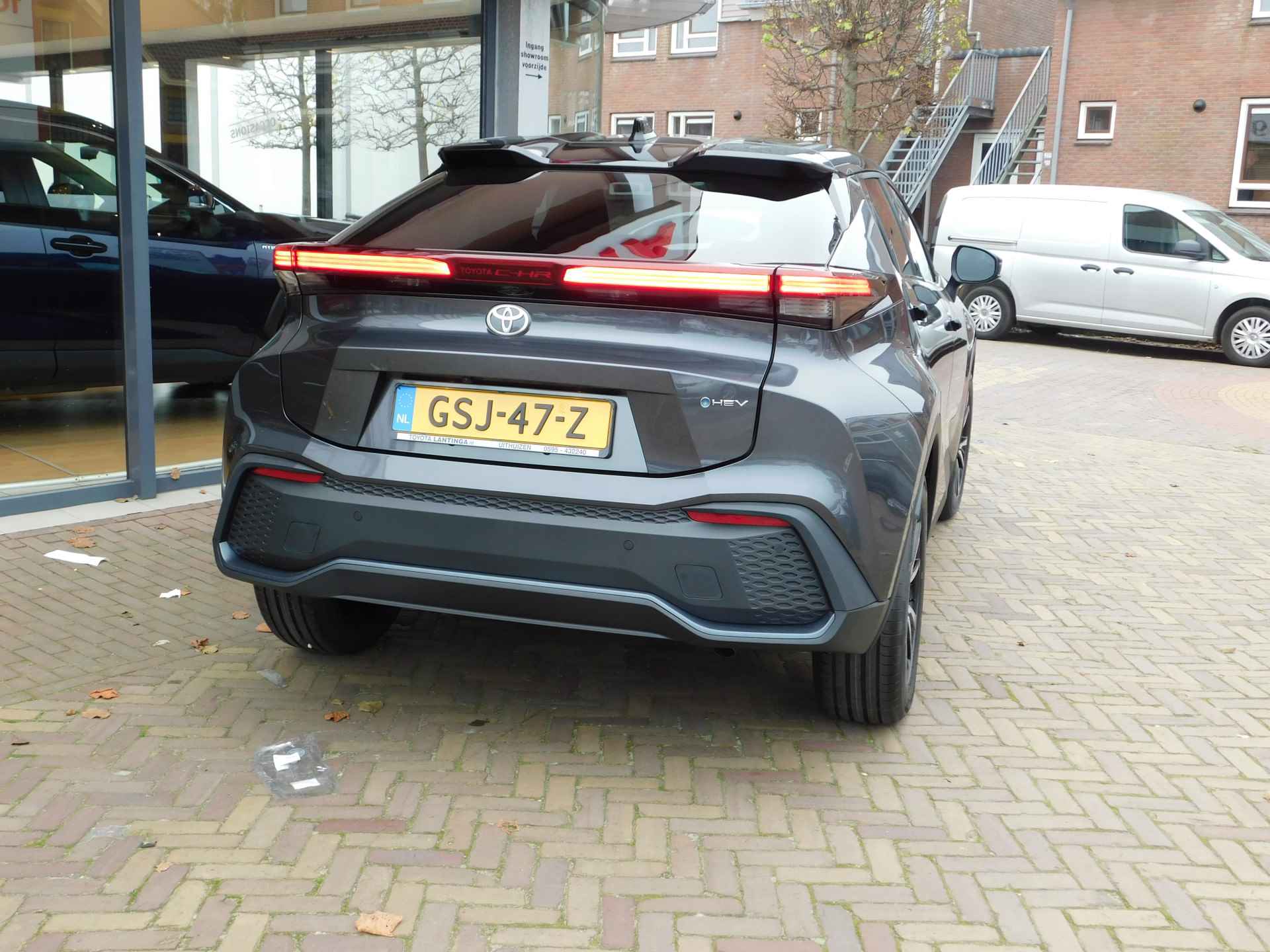 Toyota C-HR 1.8 Hybrid 140 First Edition - 38/47