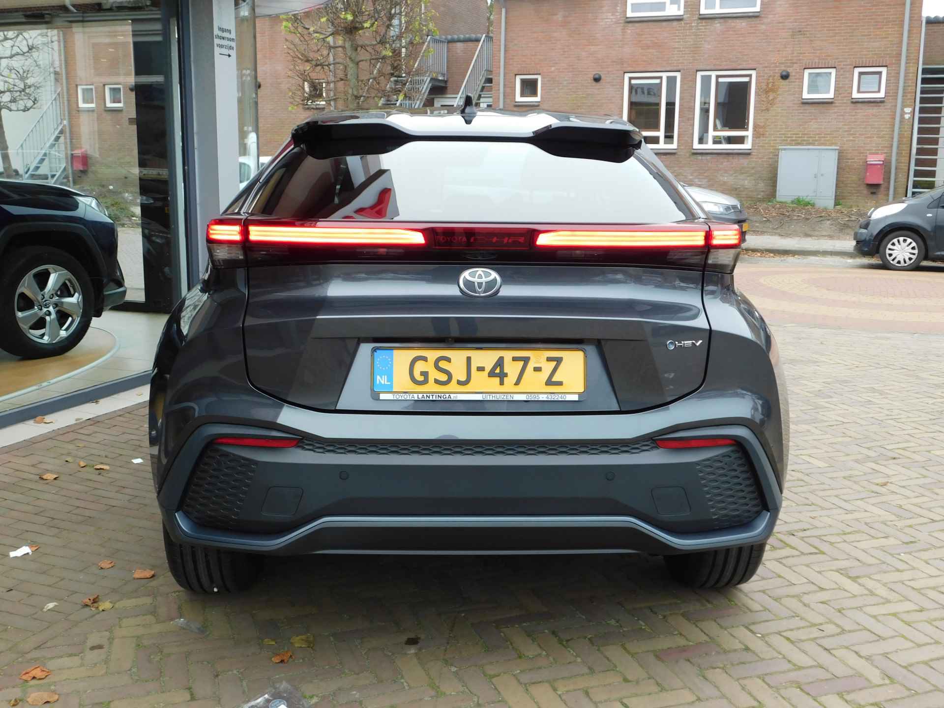 Toyota C-HR 1.8 Hybrid 140 First Edition - 39/47