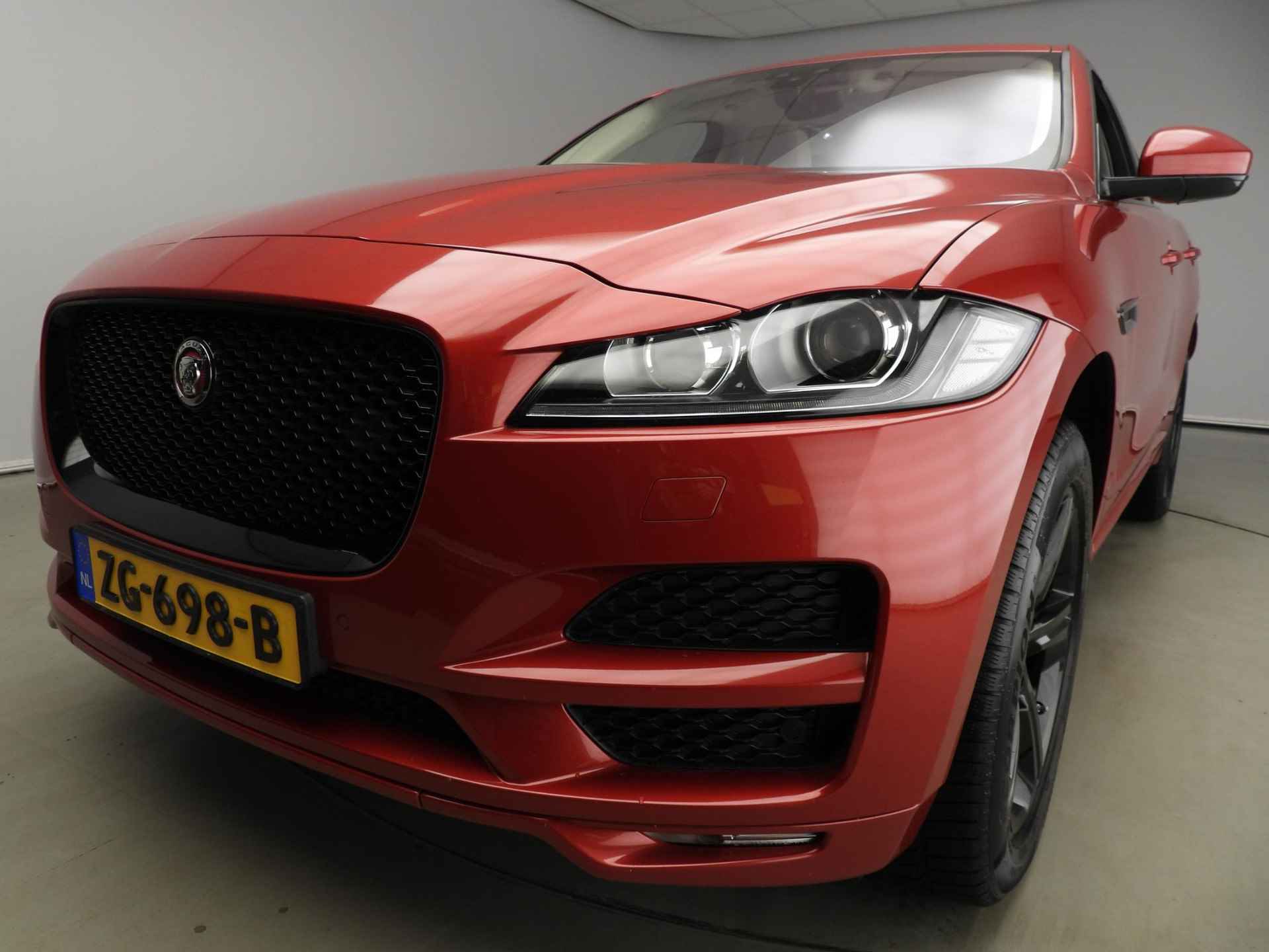 Jaguar F-PACE 2.0t AWD Portfolio 250 PK | Cold Climate Pack | Alu velgen 20"| Leder - 40/44