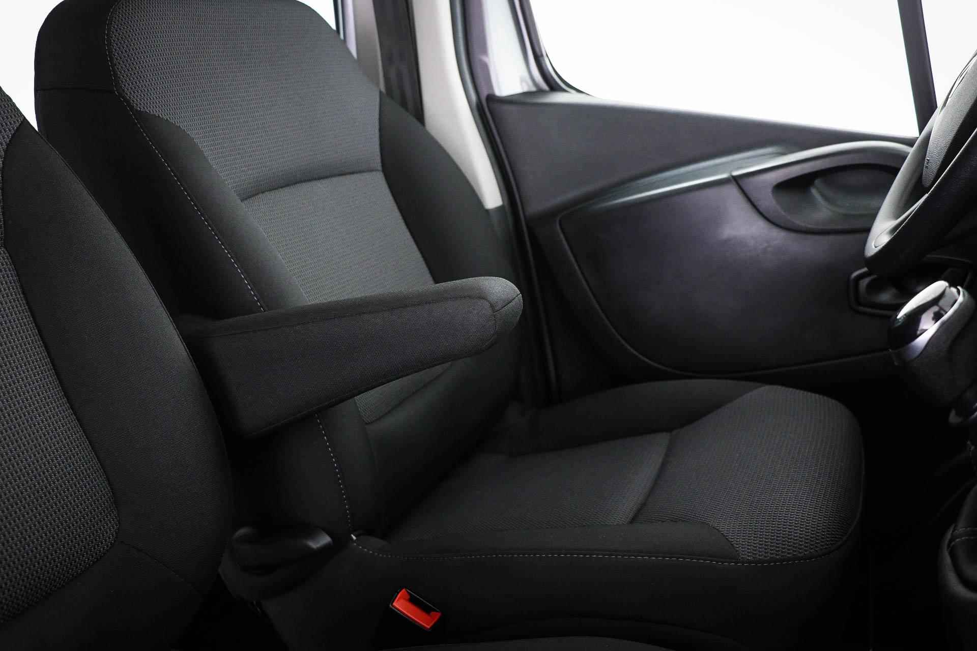 Renault Trafic Passenger 2.0 dCi 120 Grand Zen | LED |  AIRCO | CRUISE | NAVI | APPLE | TREKHAAK | INCL. BTW/BPM - 8/56