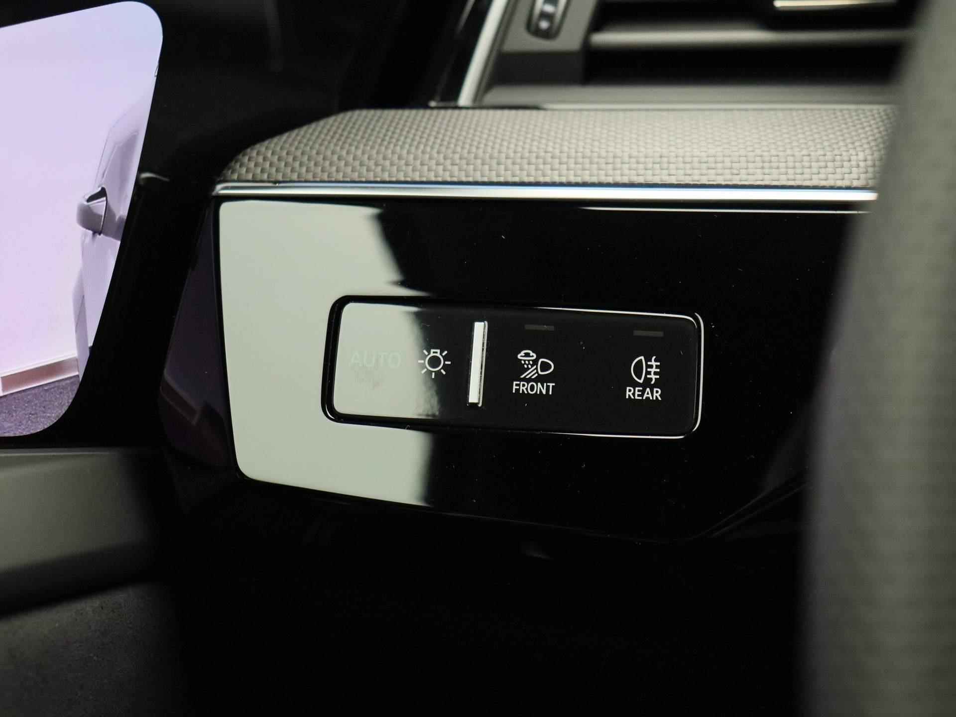 Audi e-tron S quattro 95 kWh 503 PK | Automaat | Navigatie | 360 Camera | Adaptive Cruise Control | Panoramadak | Stoelverwarming | Apple Carplay | Android Auto | Lichtmetalen velgen | Head-up Display | B&O Premium | - 29/61