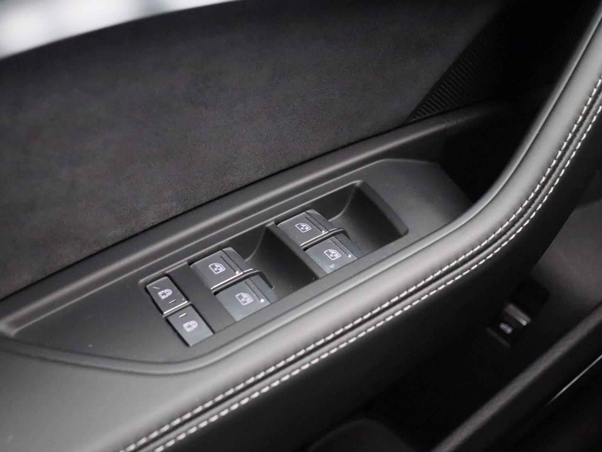 Audi e-tron S quattro 95 kWh 503 PK | Automaat | Navigatie | 360 Camera | Adaptive Cruise Control | Panoramadak | Stoelverwarming | Apple Carplay | Android Auto | Lichtmetalen velgen | Head-up Display | B&O Premium | - 34/61
