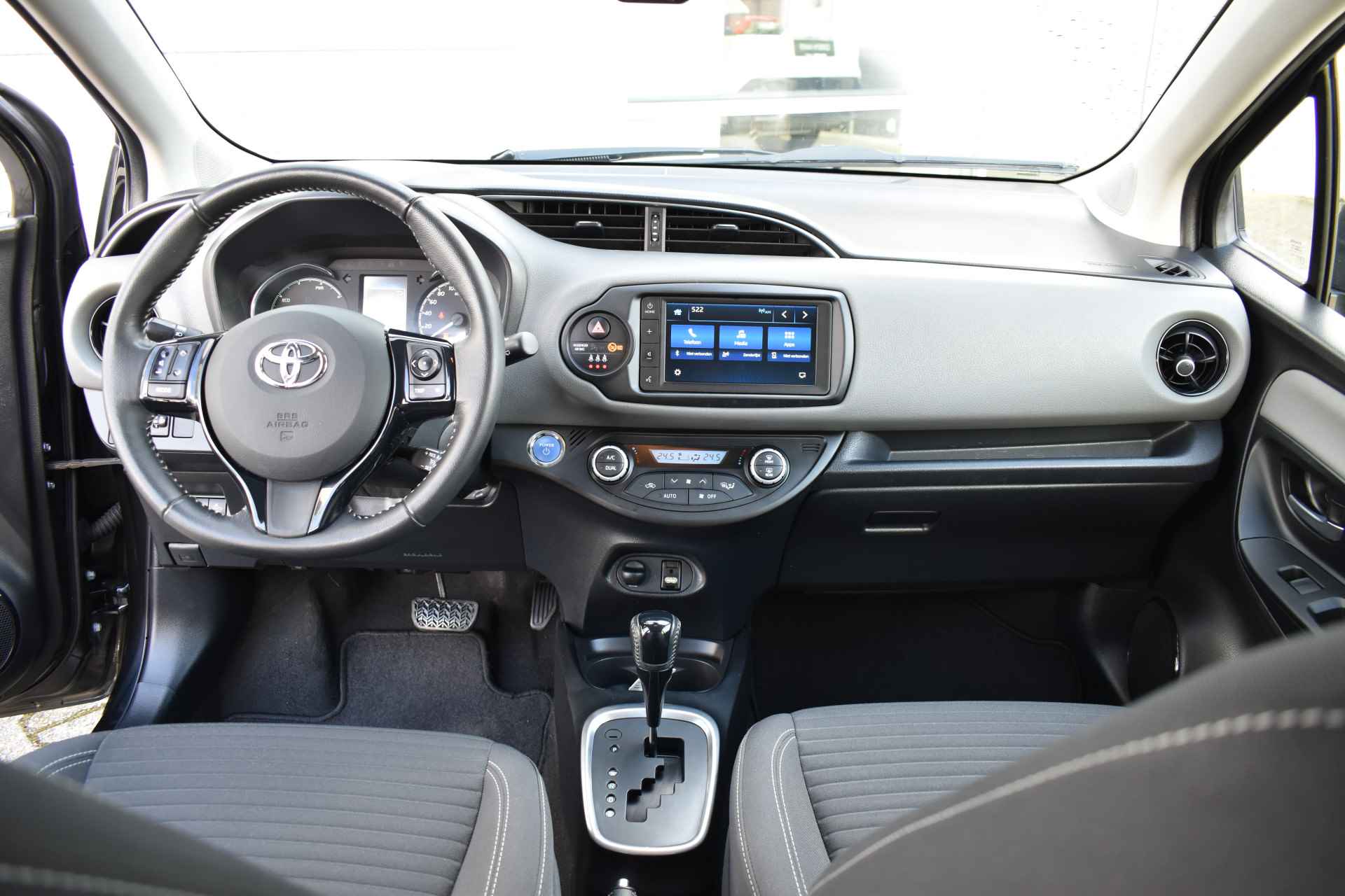 Toyota Yaris 1.5 Hybrid Dynamic - 12/37