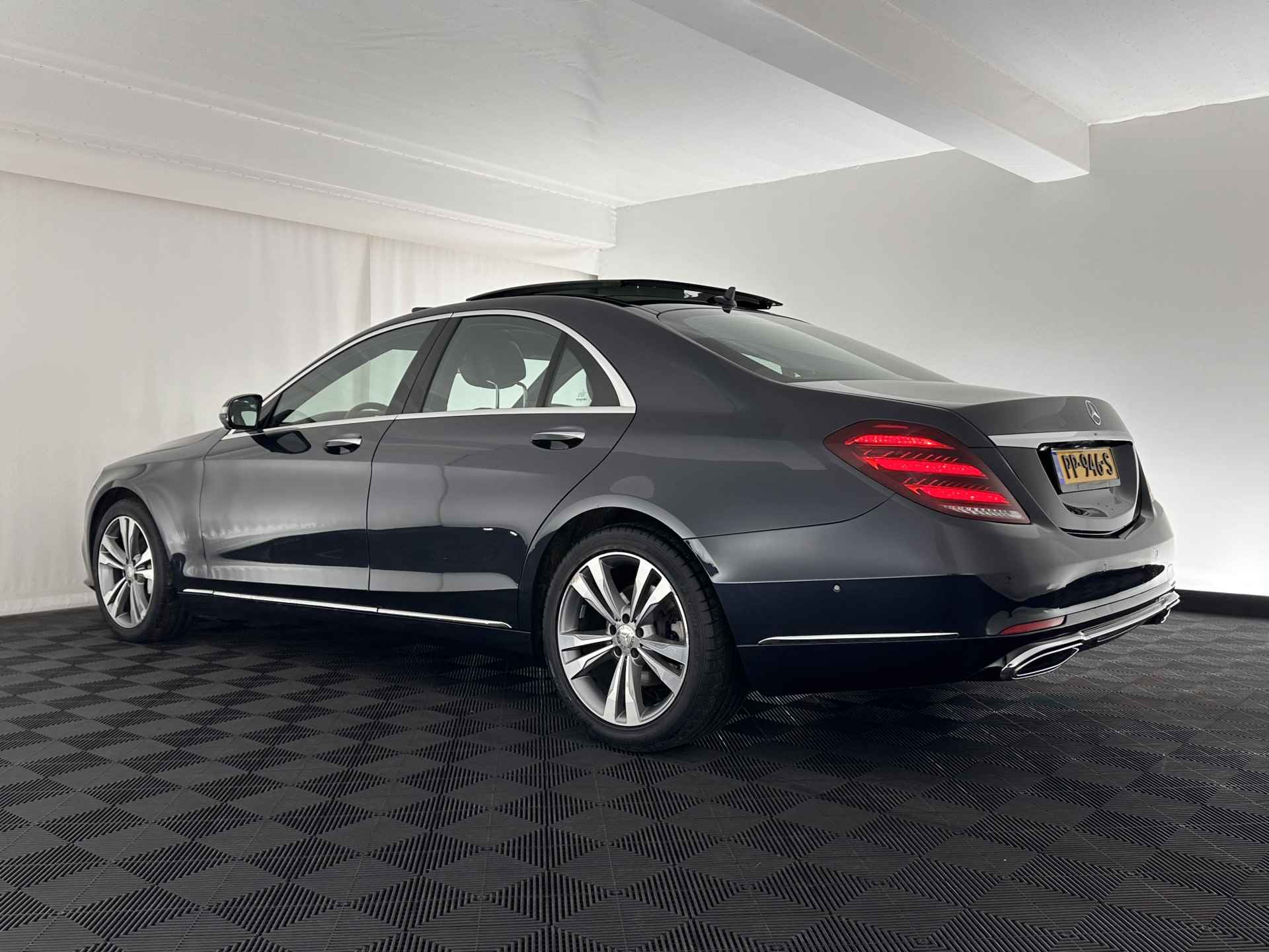 Mercedes-Benz S-Klasse 350d 4Matic Aut. *PANO | DISTRONIC | FULL-LEATHER | FULL-LED | BLINDSPOT | MEMORY-PACK | WIDE-SCREEN-DIGI-COCKPIT | AIR-SUSPENSION | AMBIENT-LIGHT | CAMERA | TOPVIEW | ECC | COMFORT-SEATS | 19''ALU.... - 4/40