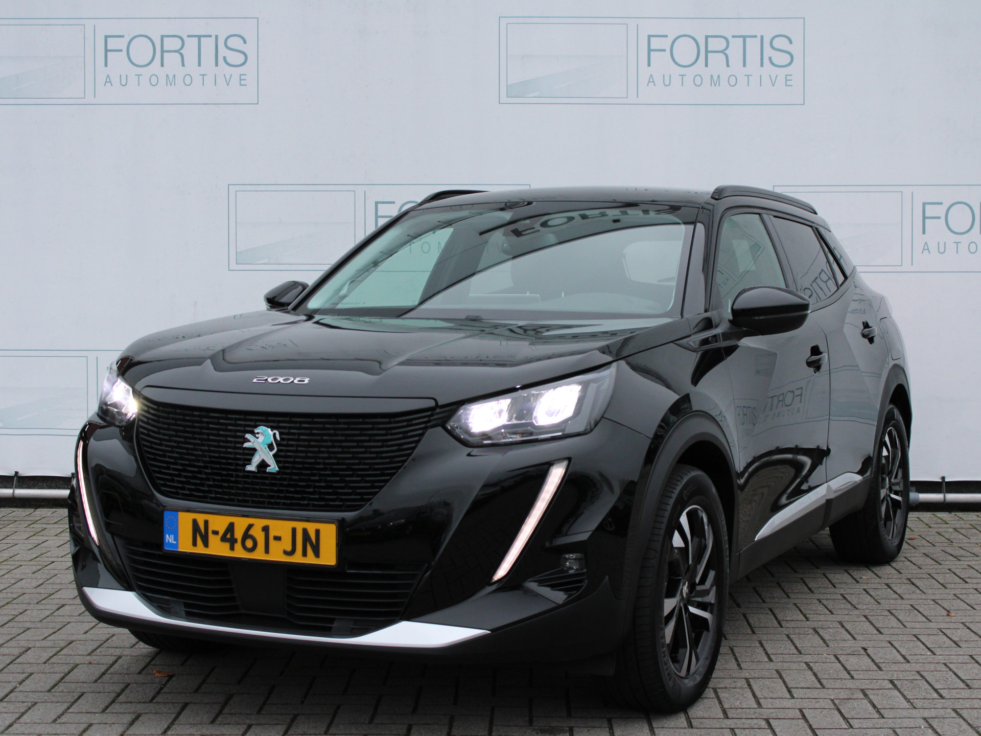 Peugeot e-2008 EV Allure Pack 50 kWh NL AUTO | CARPLAY | SOH BEKEND