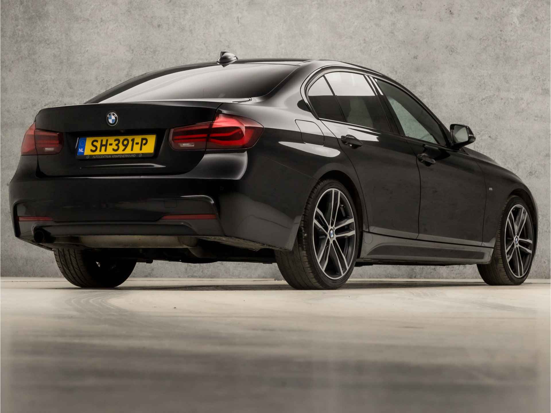 BMW 3-serie 318 M Sport Shadow Automaat (GROOT NAVI, M PAKKET, LEDEREN SPORTSTOELEN, STOELVERWARMING, DIGITAL COCKPIT, CAMERA, KEYLESS, PARKEERSENSOREN, NIEUWSTAAT) - 5/34