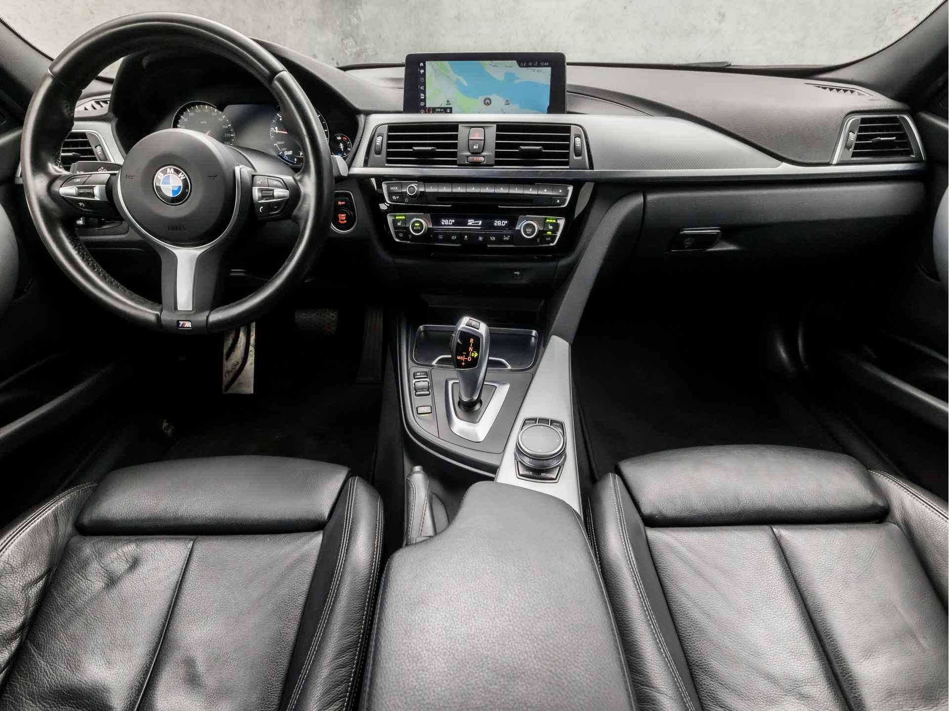 BMW 3-serie 318 M Sport Shadow Automaat (GROOT NAVI, M PAKKET, LEDEREN SPORTSTOELEN, STOELVERWARMING, DIGITAL COCKPIT, CAMERA, KEYLESS, PARKEERSENSOREN, NIEUWSTAAT) - 6/34