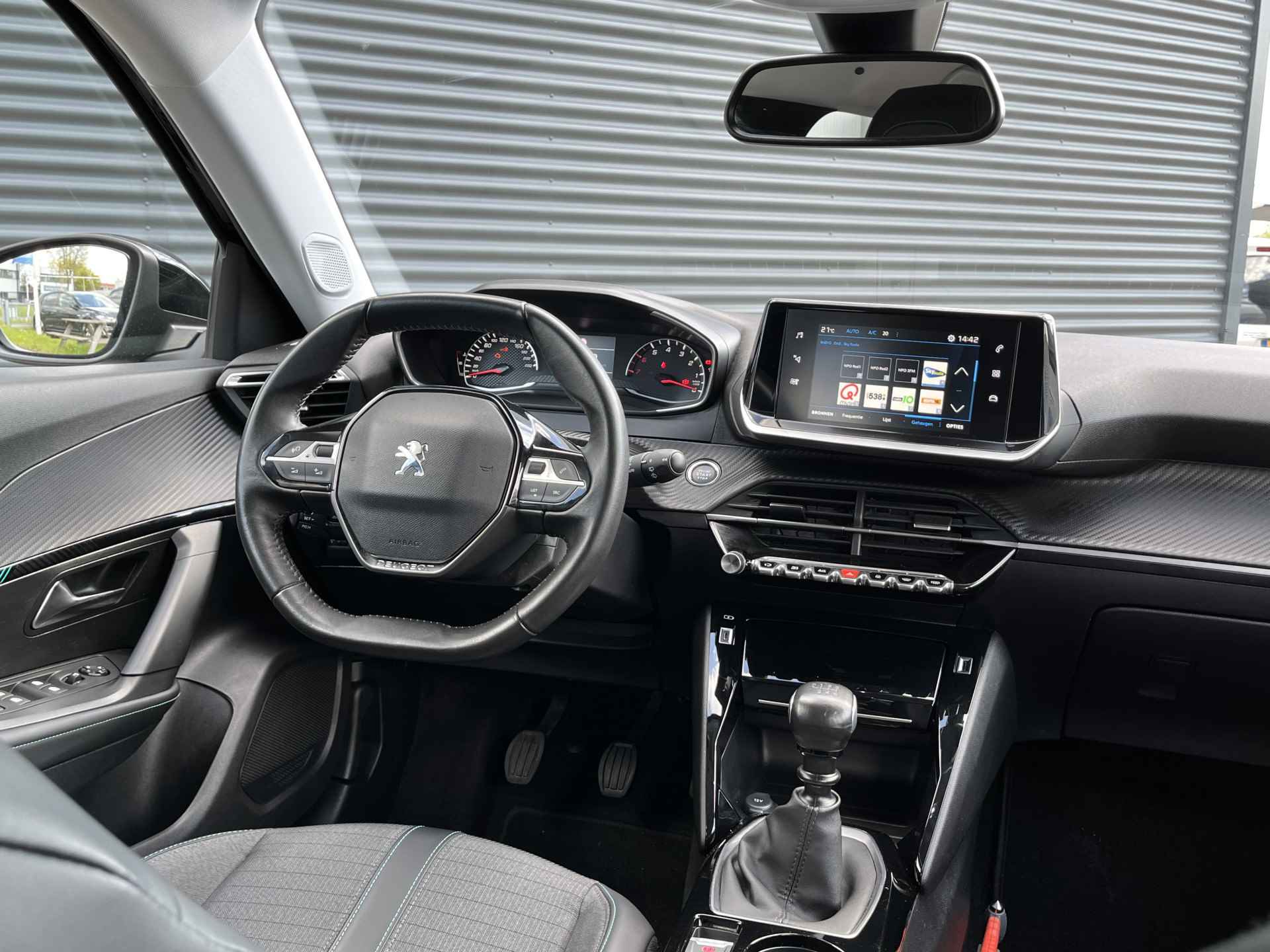 Peugeot 2008 1.2 PureTech Allure | Parkeercamera | Apple Carplay & Android Auto | Climate Control - 20/34