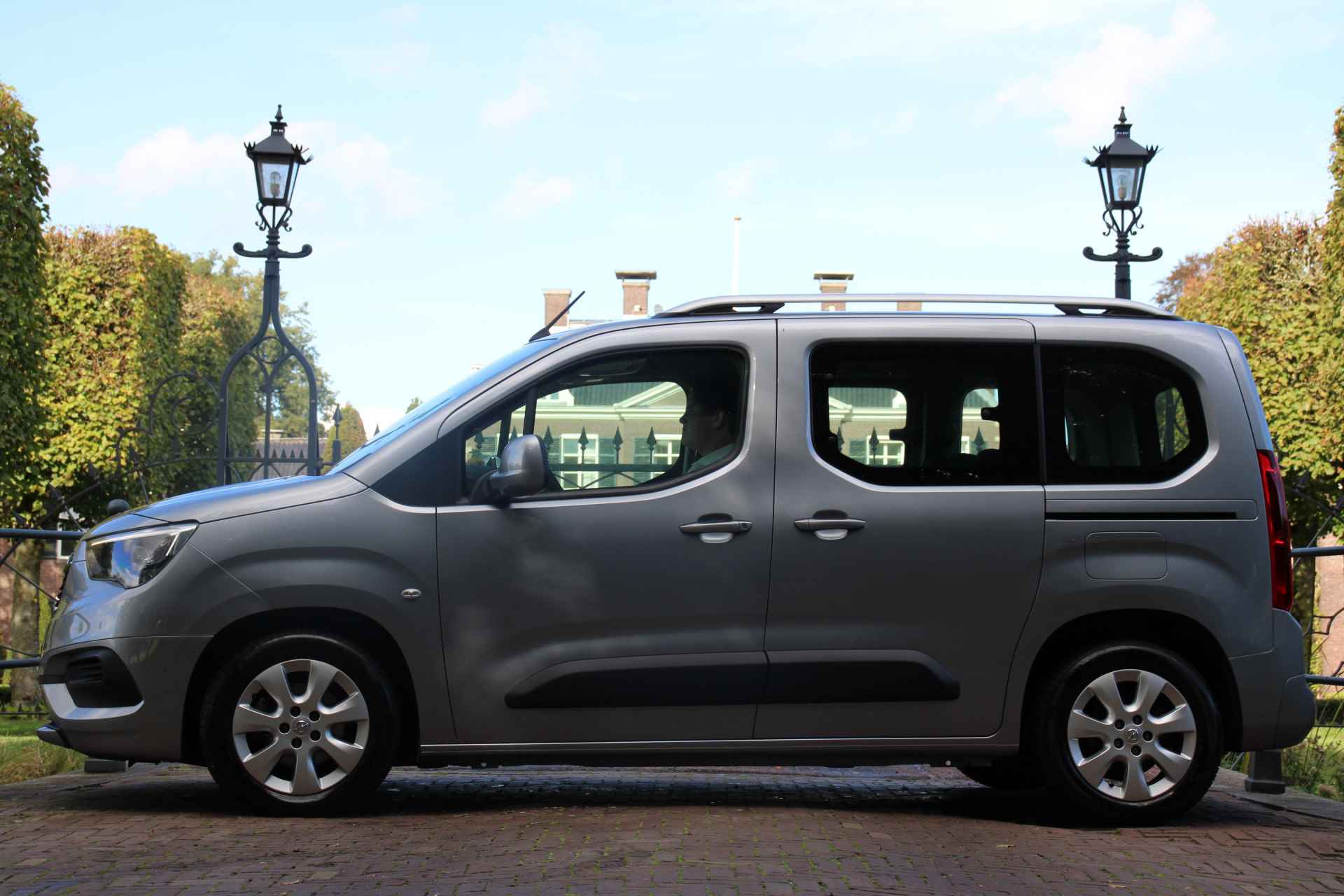 Opel Combo Tour 1.2 Turbo L1H1 EDITION 5-PERSOONS | NAVI | CLIMA | CRUISE | PARK SENS | PRACHTIGE STAAT! - 2/40