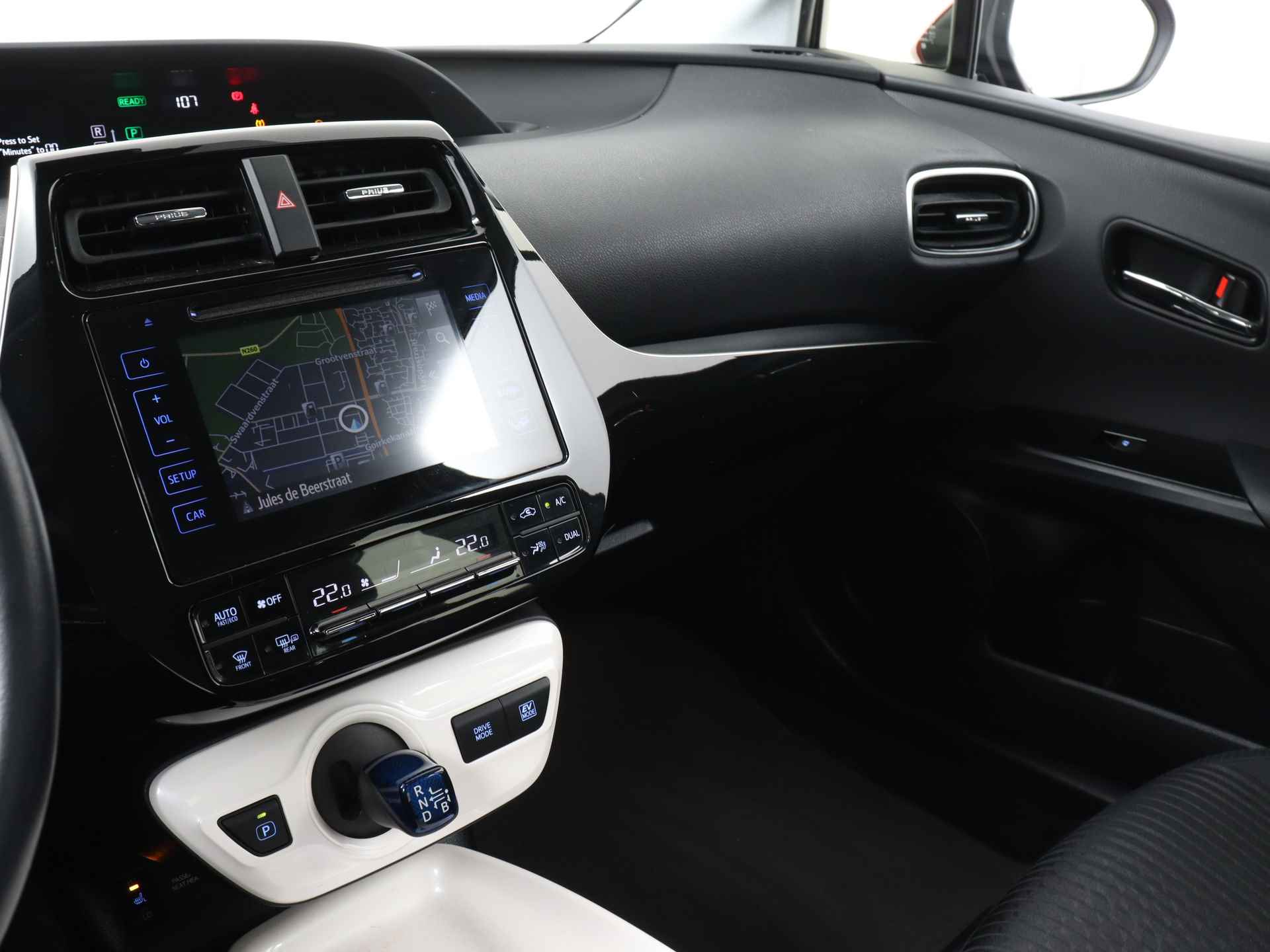 Toyota Prius 1.8 Hybrid Dynamic | NL-Auto | Navigatie | - 8/43