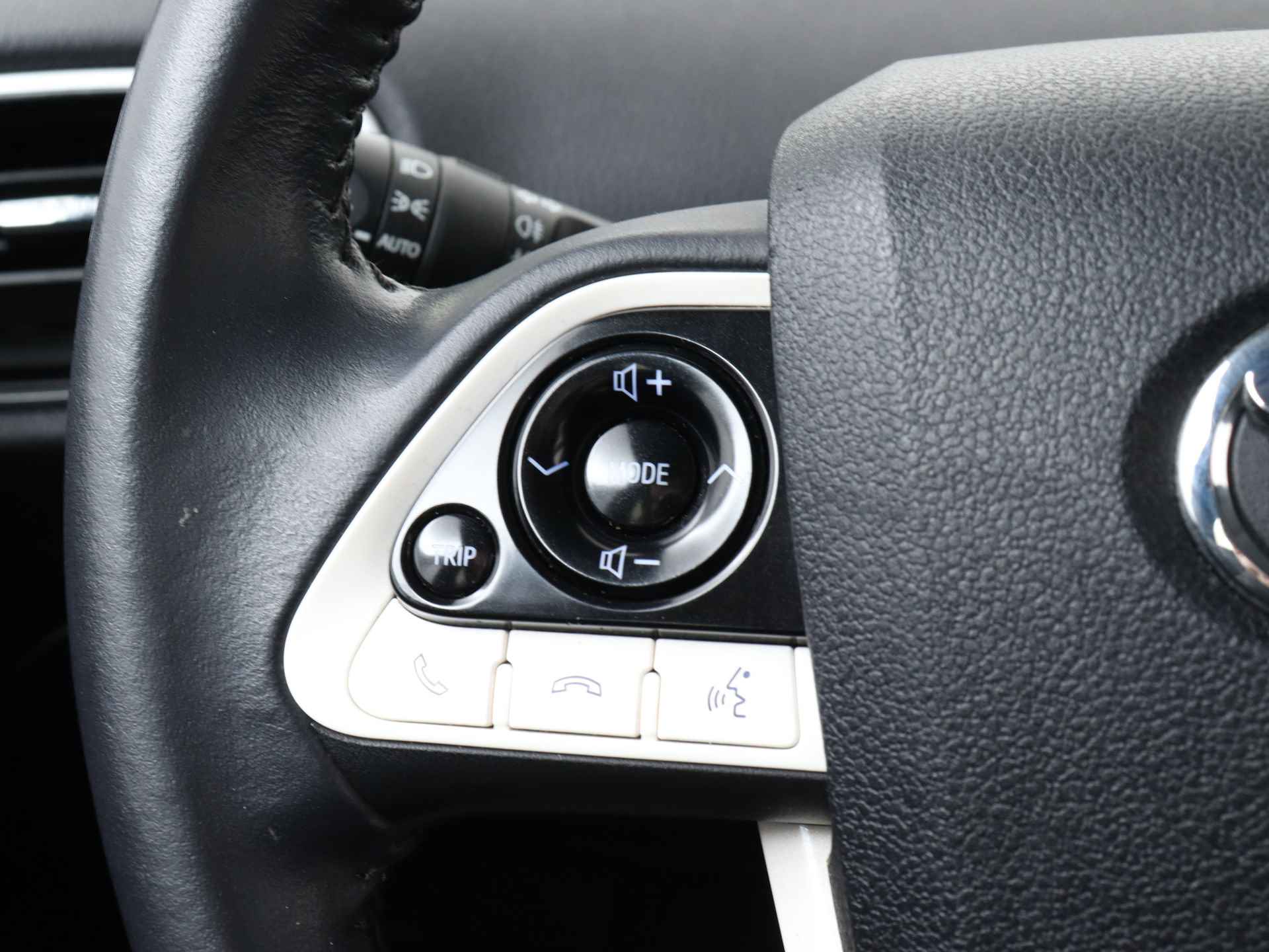 Toyota Prius 1.8 Hybrid Dynamic | NL-Auto | Navigatie | - 22/43