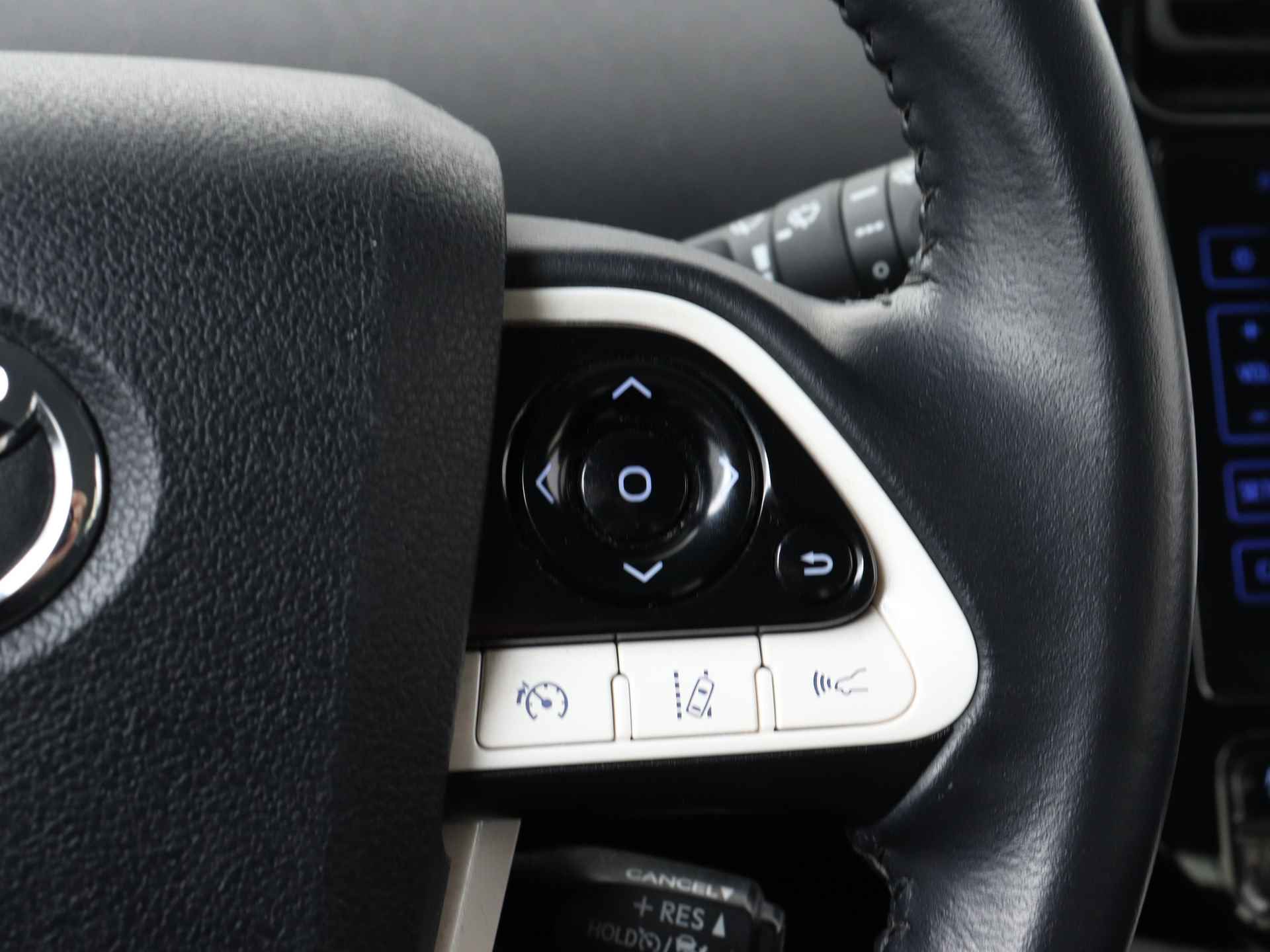 Toyota Prius 1.8 Hybrid Dynamic | NL-Auto | Navigatie | - 23/43