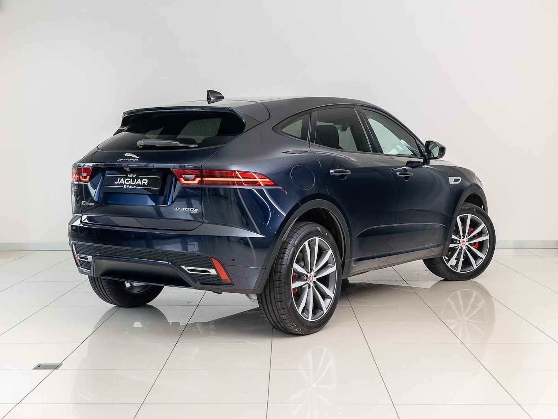 Jaguar E-PACE 1.5 P300e AWD R-Dynamic SE | Pano | Cold Climate | 20" - 2/26