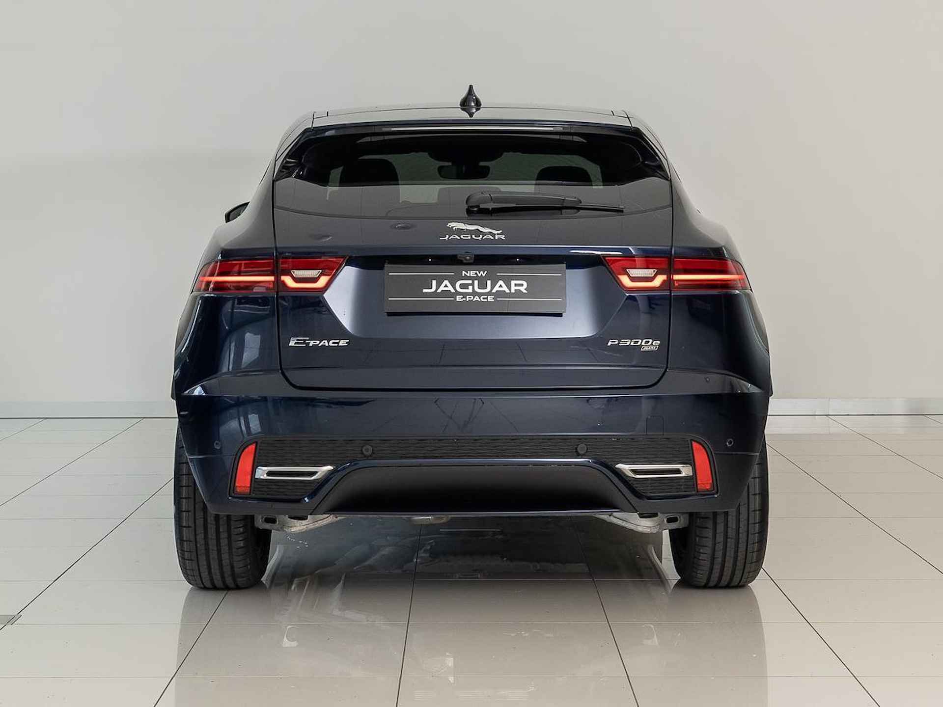 Jaguar E-PACE 1.5 P300e AWD R-Dynamic SE | Pano | Cold Climate | 20" - 7/26