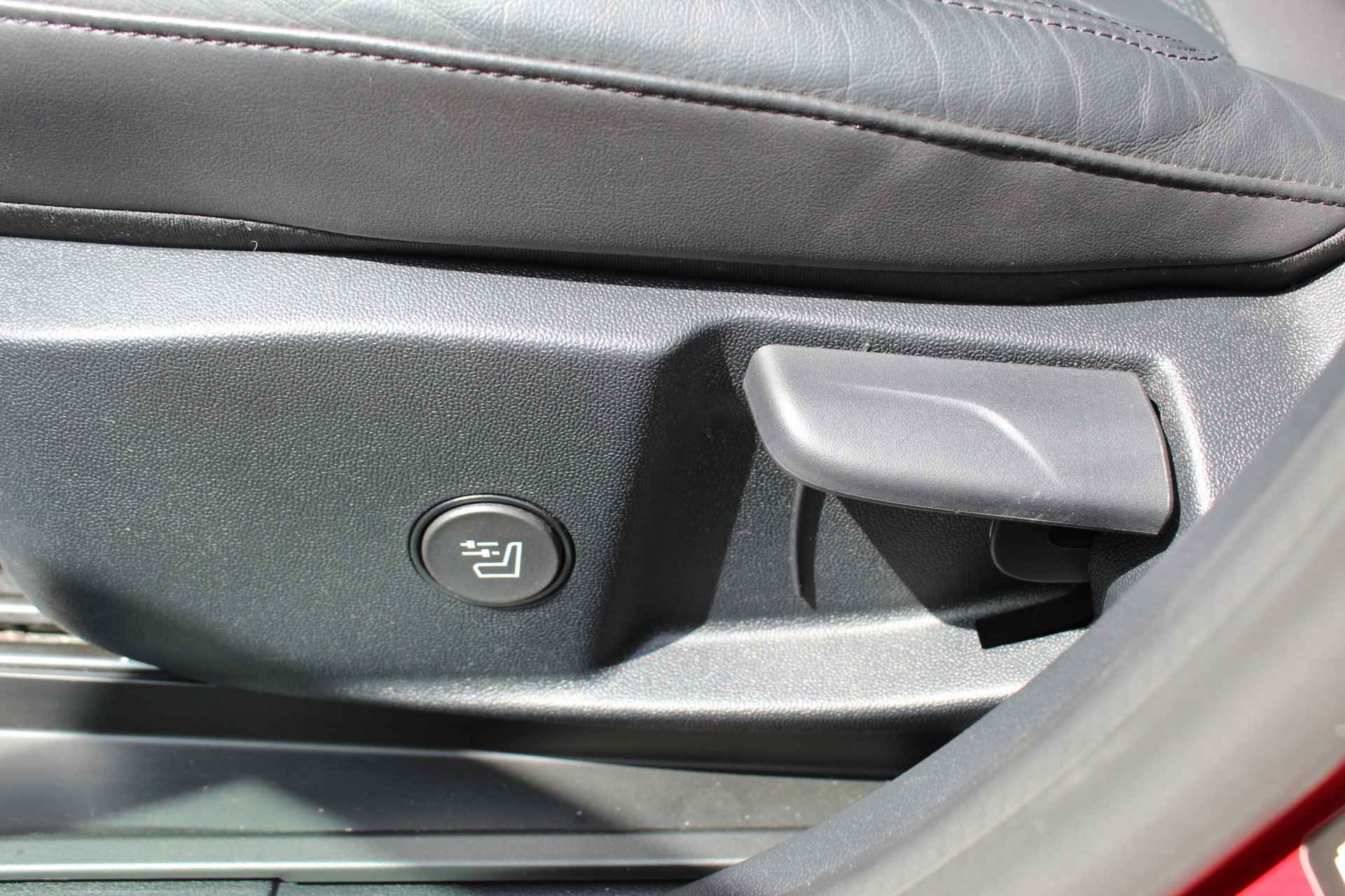 Ford Puma 1.0 155 pk EcoBoost Hybrid ST-Line Vignale Navigatie, Camera, Bluetooth, Leer , Winterpack , Dodehoek detectie Stoelmassage , Zeer Luxe en Sportieve uitvoering , Garantie t/m 04-2025 - 8/55