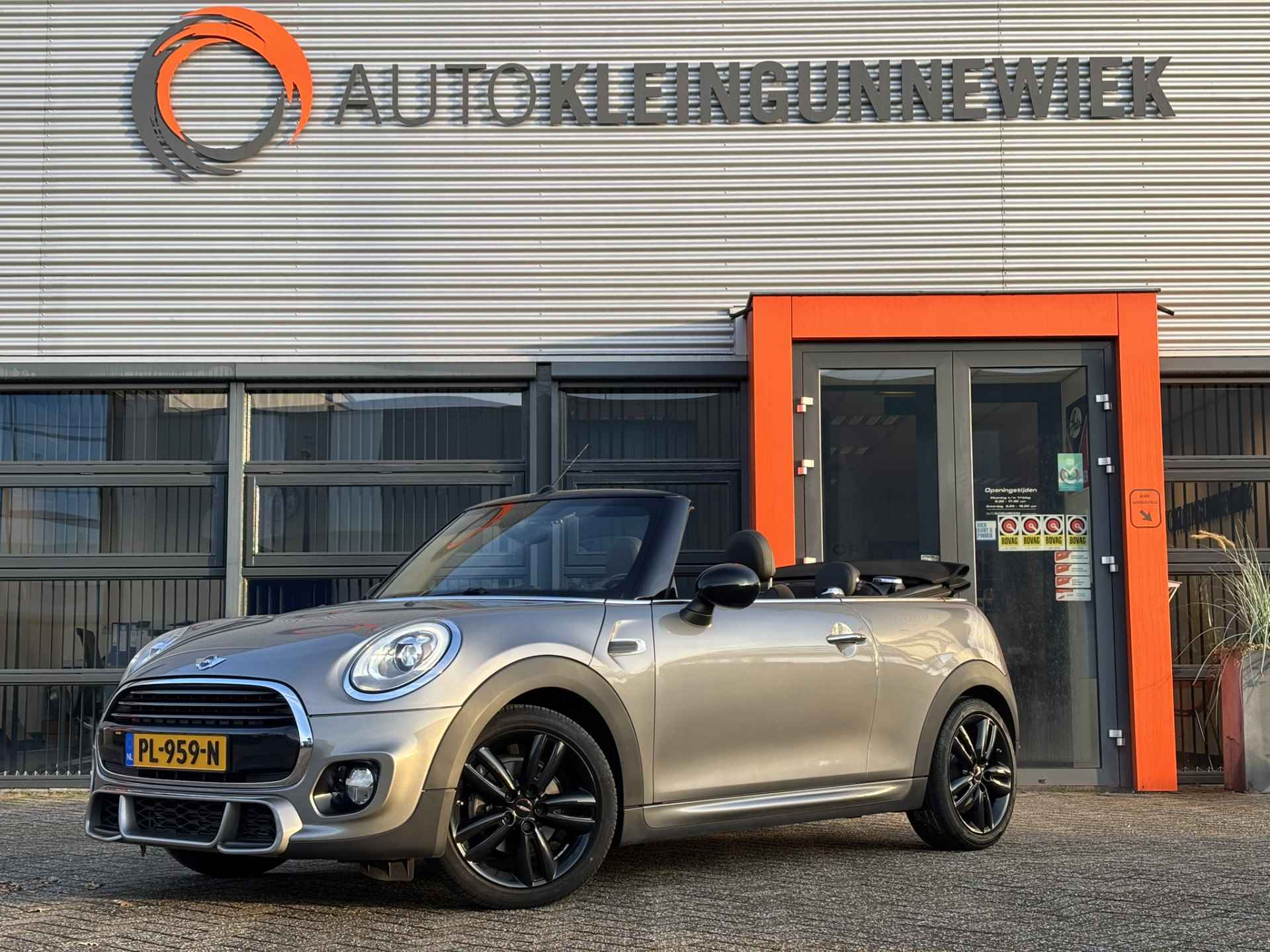 MINI Cabrio 1.5 Cooper Chili Serious Business / NL Auto / John Cooper Works Pakket! / Navi / - 3/41