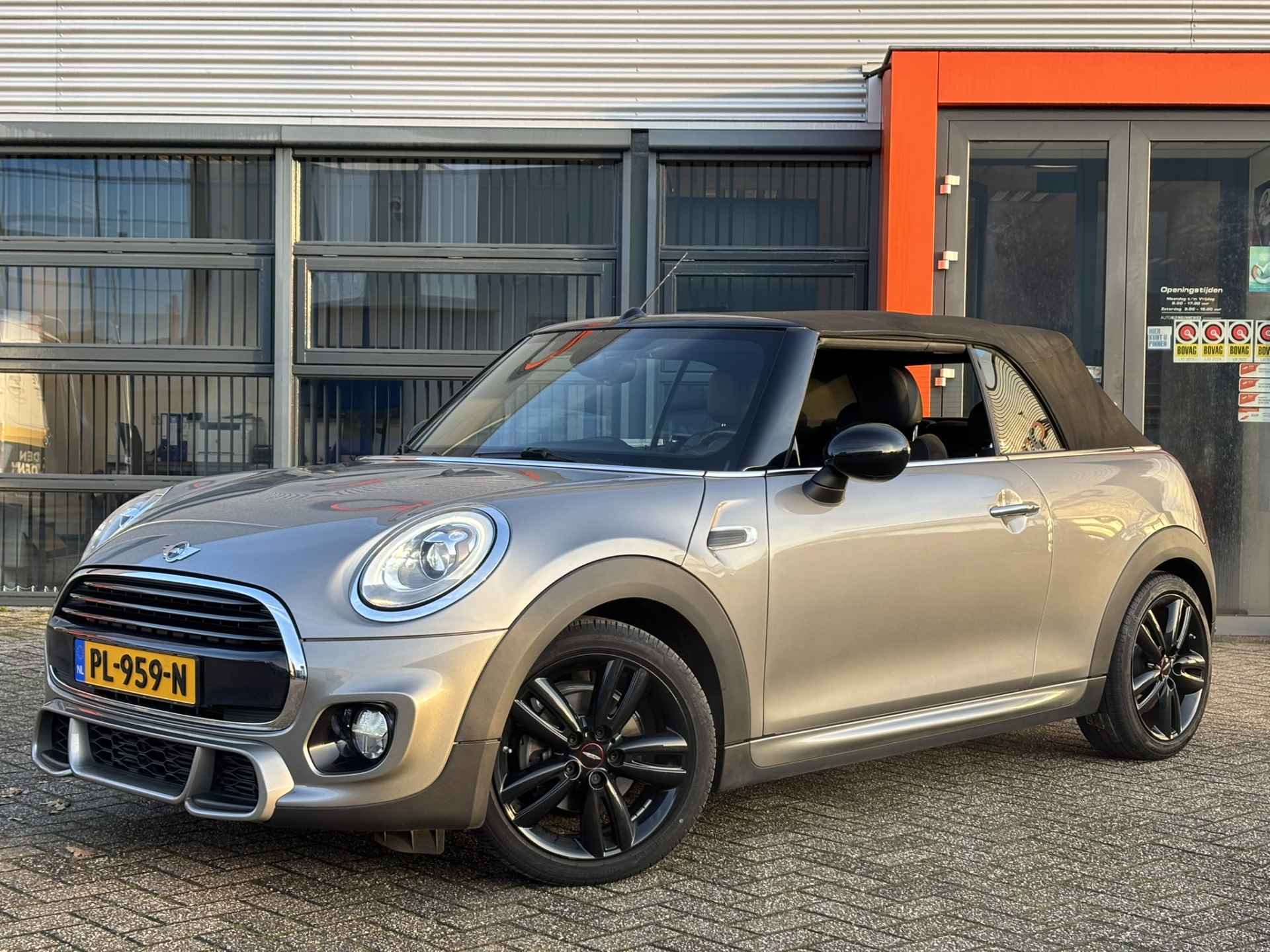 MINI Cabrio 1.5 Cooper Chili Serious Business / NL Auto / John Cooper Works Pakket! / Navi / - 10/41