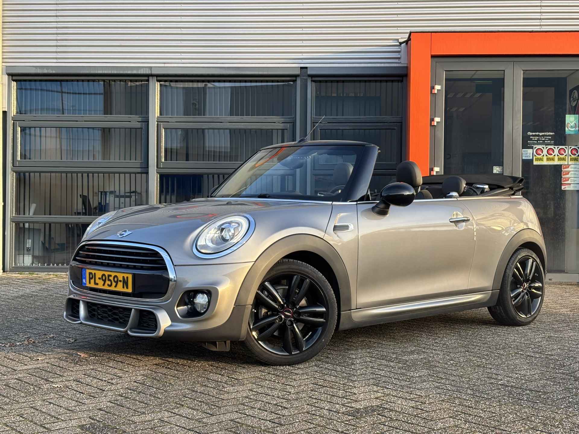 MINI Cabrio 1.5 Cooper Chili Serious Business / NL Auto / John Cooper Works Pakket! / Navi / - 11/41