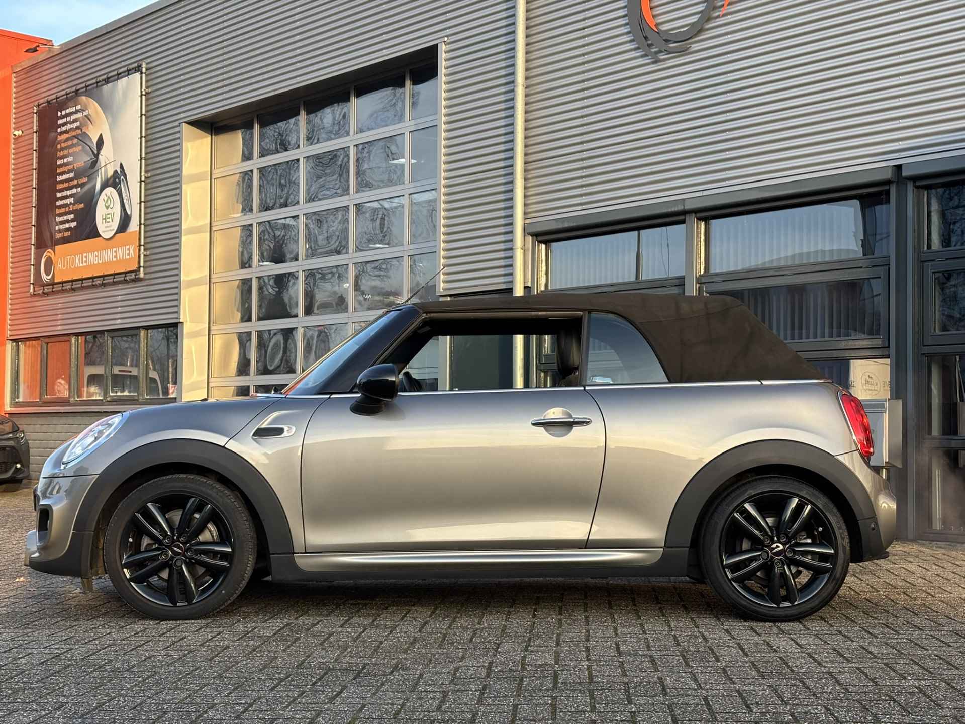 MINI Cabrio 1.5 Cooper Chili Serious Business / NL Auto / John Cooper Works Pakket! / Navi / - 19/41