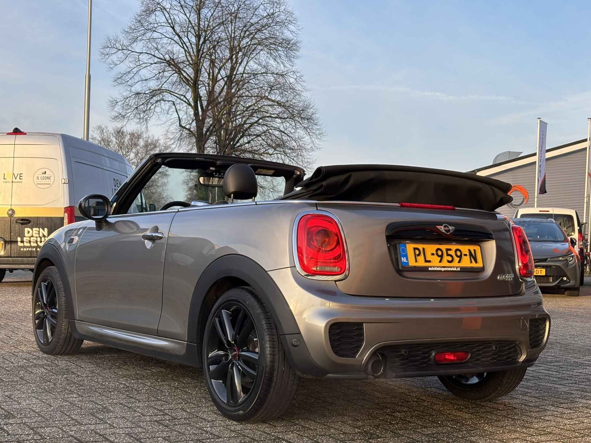 MINI Cabrio 1.5 Cooper Chili Serious Business / NL Auto / John Cooper Works Pakket! / Navi / - 29/41