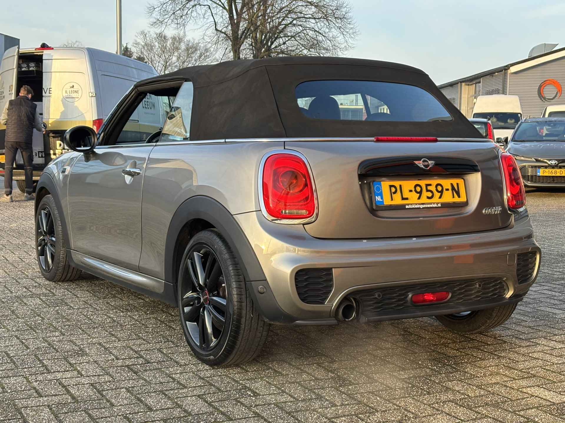 MINI Cabrio 1.5 Cooper Chili Serious Business / NL Auto / John Cooper Works Pakket! / Navi / - 30/41