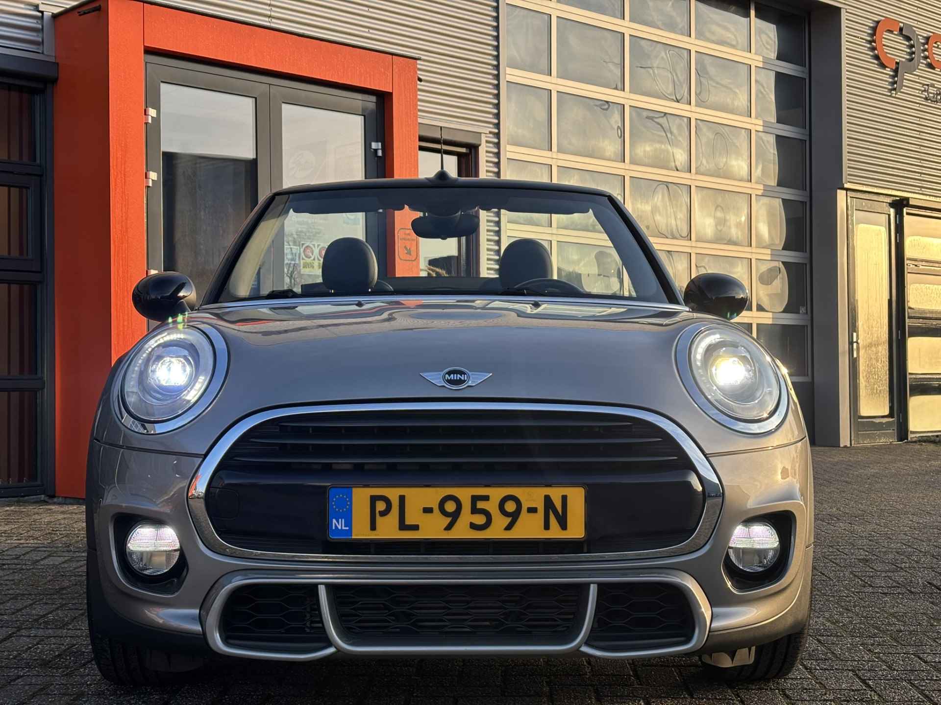 MINI Cabrio 1.5 Cooper Chili Serious Business / NL Auto / John Cooper Works Pakket! / Navi / - 38/41