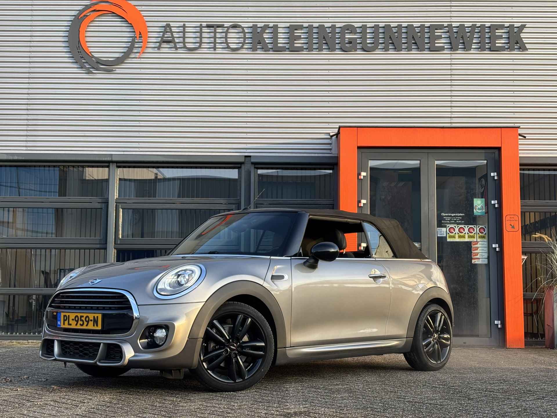 MINI Cabrio 1.5 Cooper Chili Serious Business / NL Auto / John Cooper Works Pakket! / Navi /