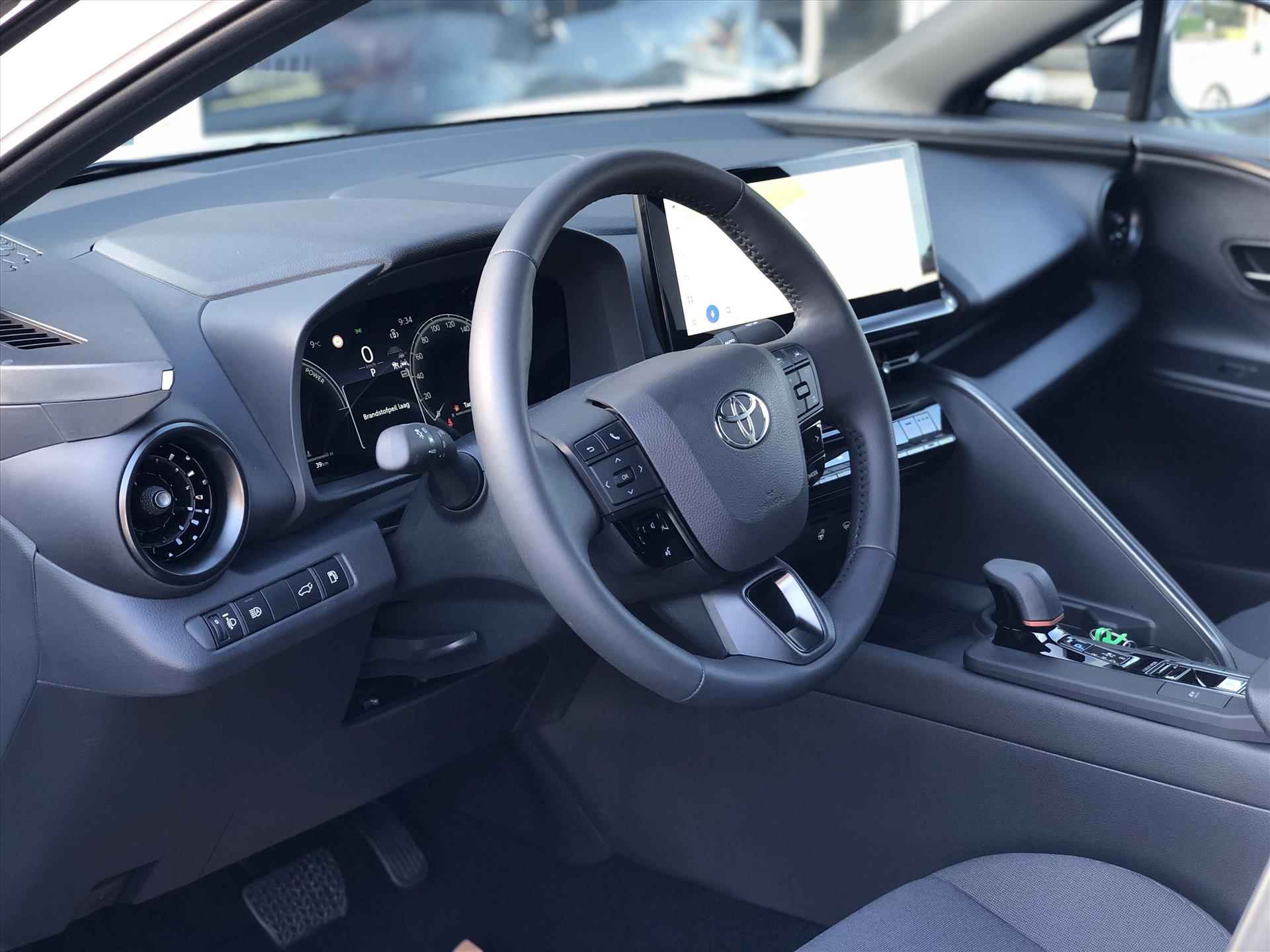 Toyota C-Hr 1.8 Hybrid 140pk First Edition Bi-tone | Nieuw model, Smart connect, Dodehoekherkenning, Parkeersensoren,Stoel + Stuurverwarming - 15/39