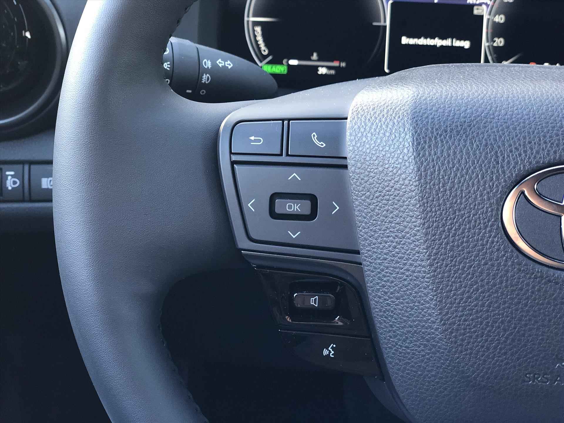 Toyota C-Hr 1.8 Hybrid 140pk First Edition Bi-tone | Nieuw model, Smart connect, Dodehoekherkenning, Parkeersensoren,Stoel + Stuurverwarming - 25/39