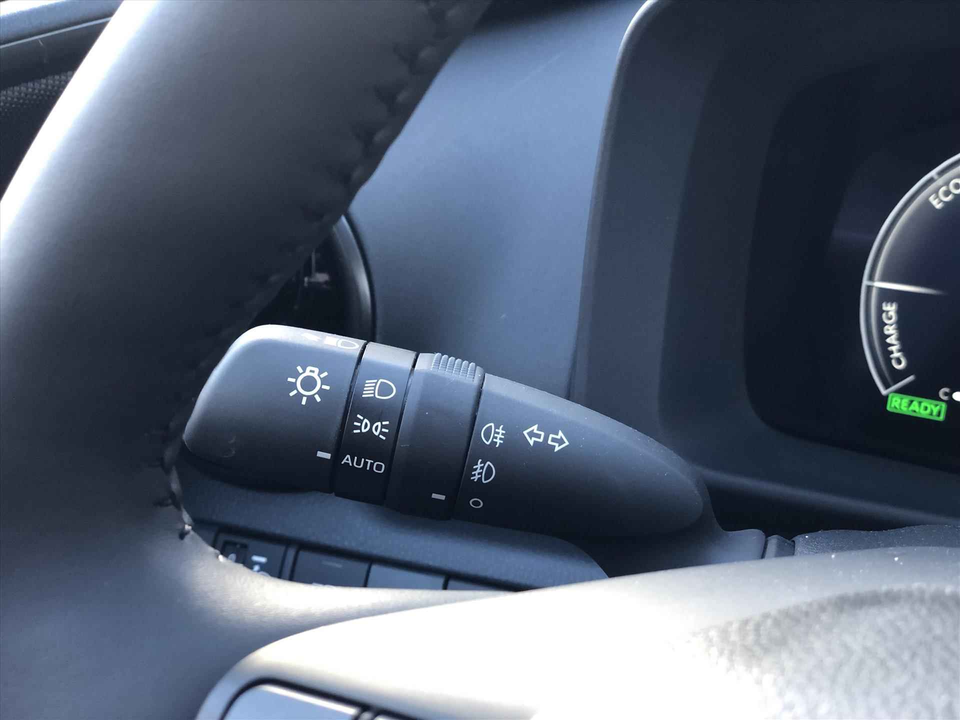 Toyota C-Hr 1.8 Hybrid 140pk First Edition Bi-tone | Nieuw model, Smart connect, Dodehoekherkenning, Parkeersensoren,Stoel + Stuurverwarming - 27/39