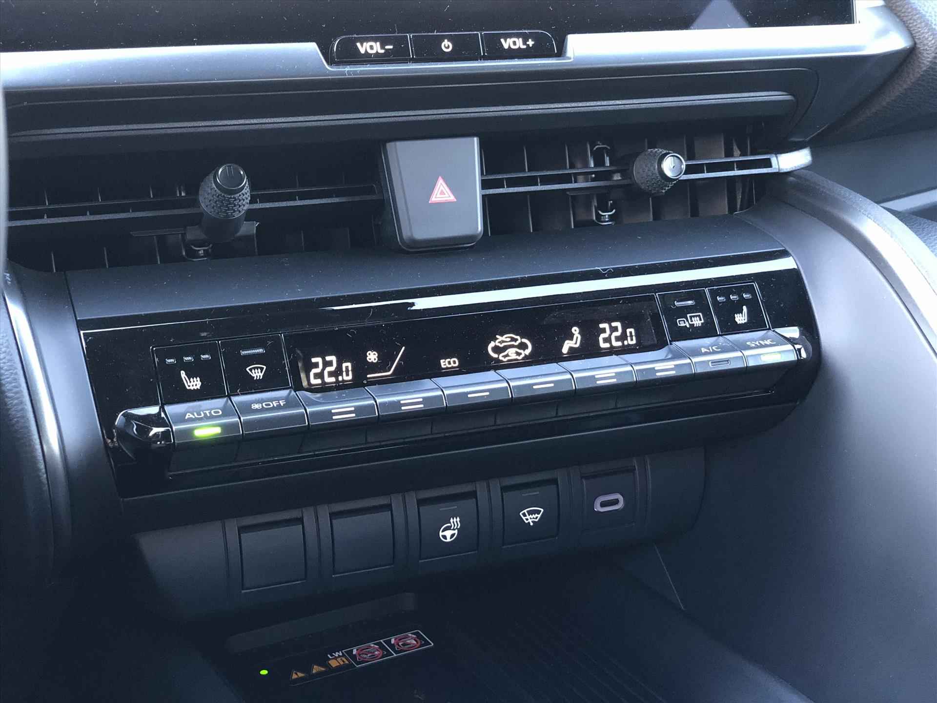 Toyota C-Hr 1.8 Hybrid 140pk First Edition Bi-tone | Nieuw model, Smart connect, Dodehoekherkenning, Parkeersensoren,Stoel + Stuurverwarming - 34/39