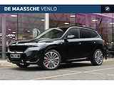 BMW X1 xDrive23i High Executive M Sport Automaat / Panoramadak / Trekhaak / M Sportstoelen / Adaptieve LED / Parking Assistant Professional / M Adaptief onderstel / Comfort Access