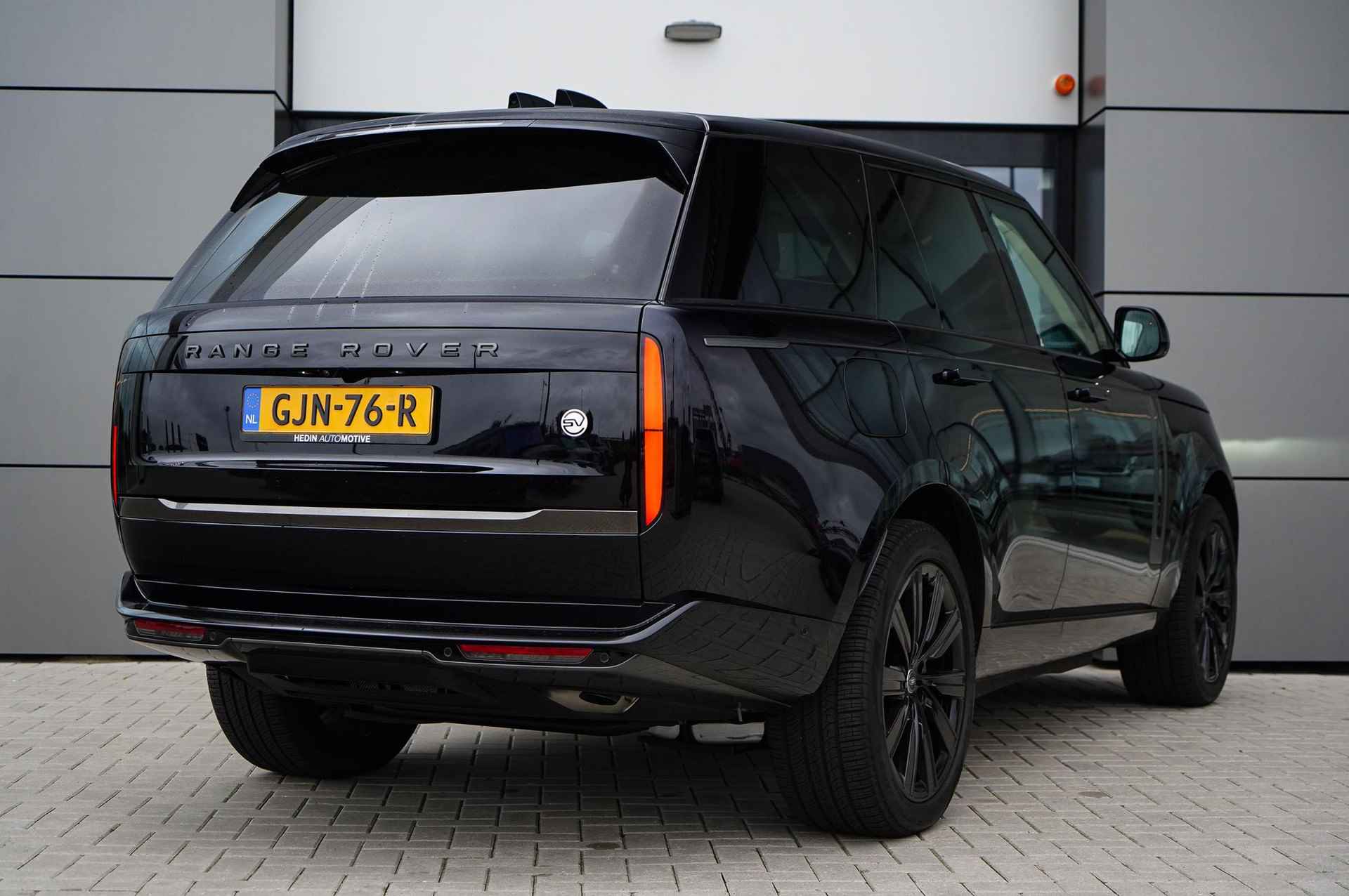 Land Rover Range Rover P550e SV - Ligurian Black l Full Xpel | Intrepid Exterior | Hot Stone Massage - 6/40