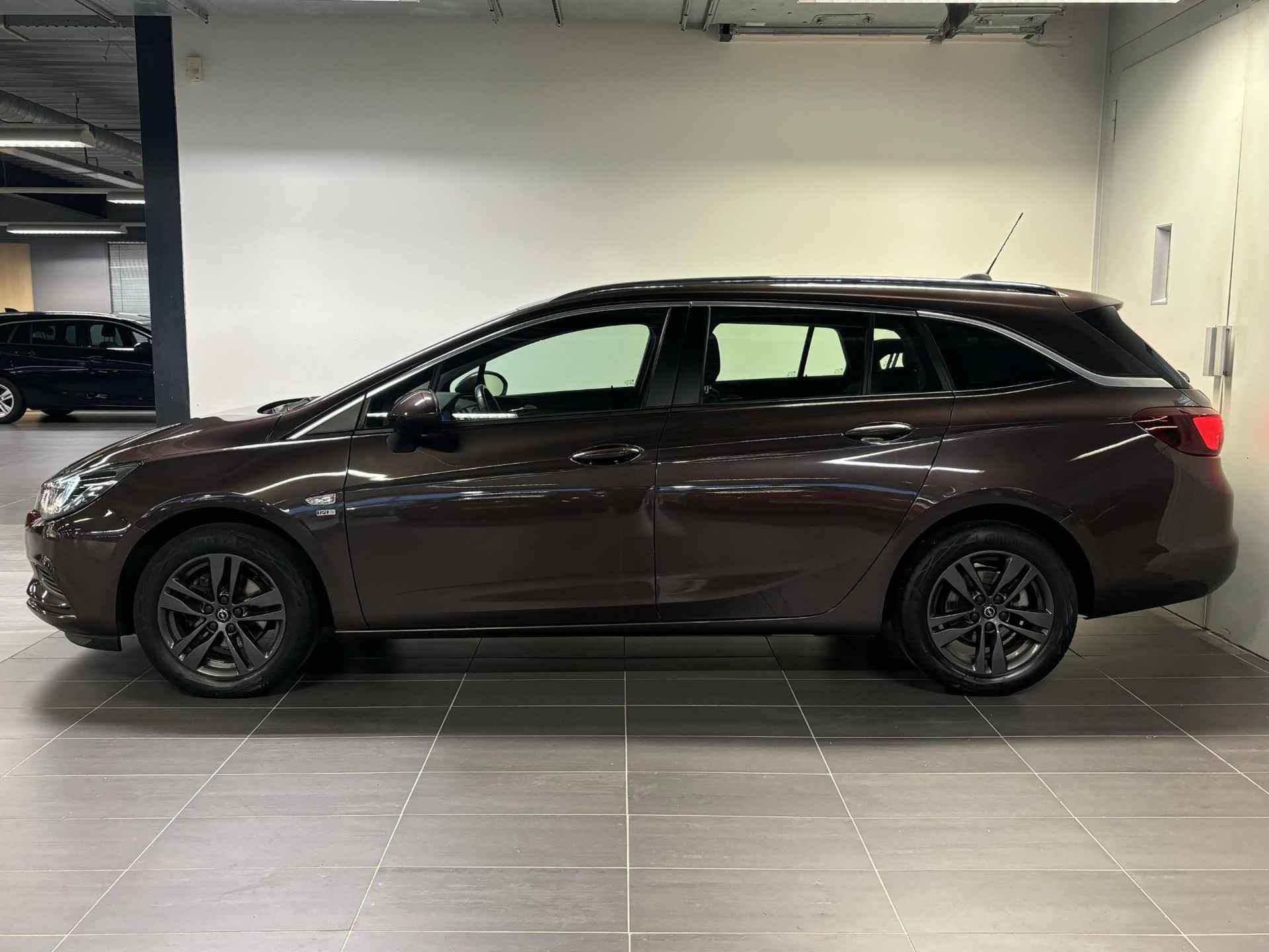 Opel Astra Sports Tourer 1.4 Turbo 150PK 120 Jaar Edition | Navigatie | Airco | Cruise control | Carplay | LMV 16 inch | Trekhaak - 2/20