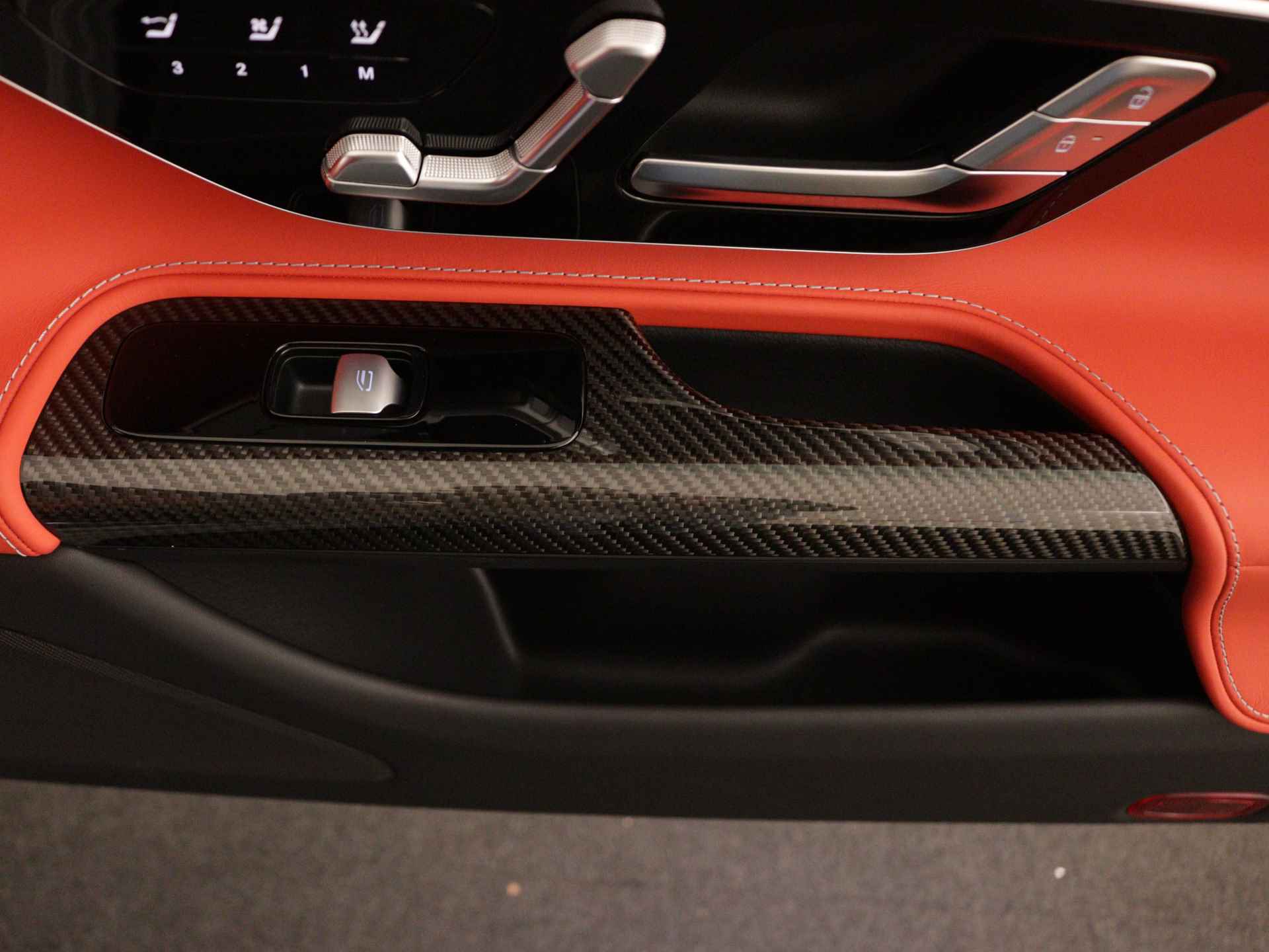 Mercedes-Benz SL-Klasse Roadster 63 4MATIC+ | Sierelementen in AMG carbon | AMG Nightpakket | 21" 10-dubbelspaaks gesmede AMG-velgen, zwart | ENERGIZING-pakket | Head-up display | Burmester Surround Sound systeem | - 43/44