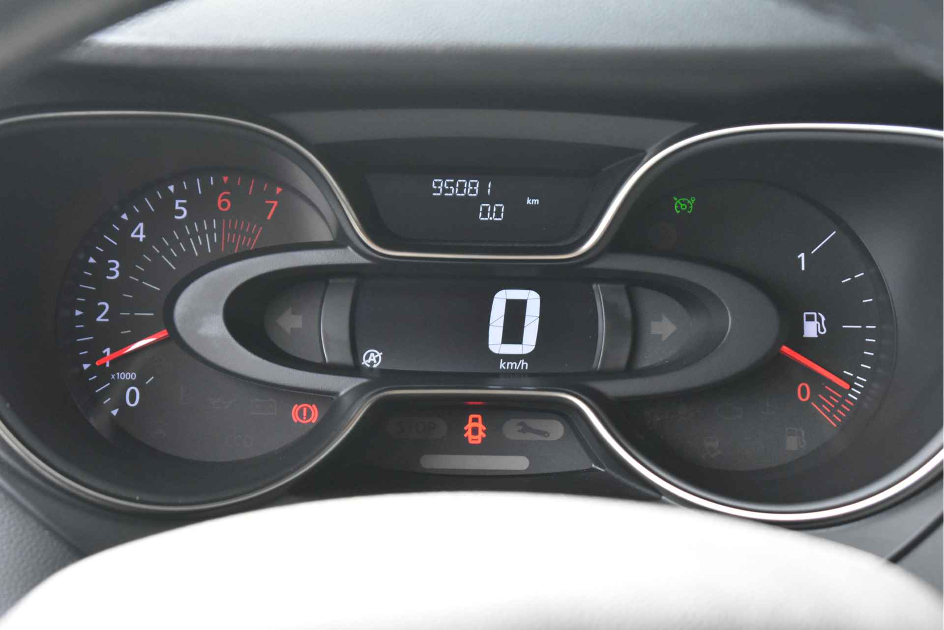 Renault Captur 0.9 TCe Intens | Achteruitrijcamera | Allseason Banden | Parkeersensoren V/A | Navigatie | Climate Control | 16"LMV !! - 15/35