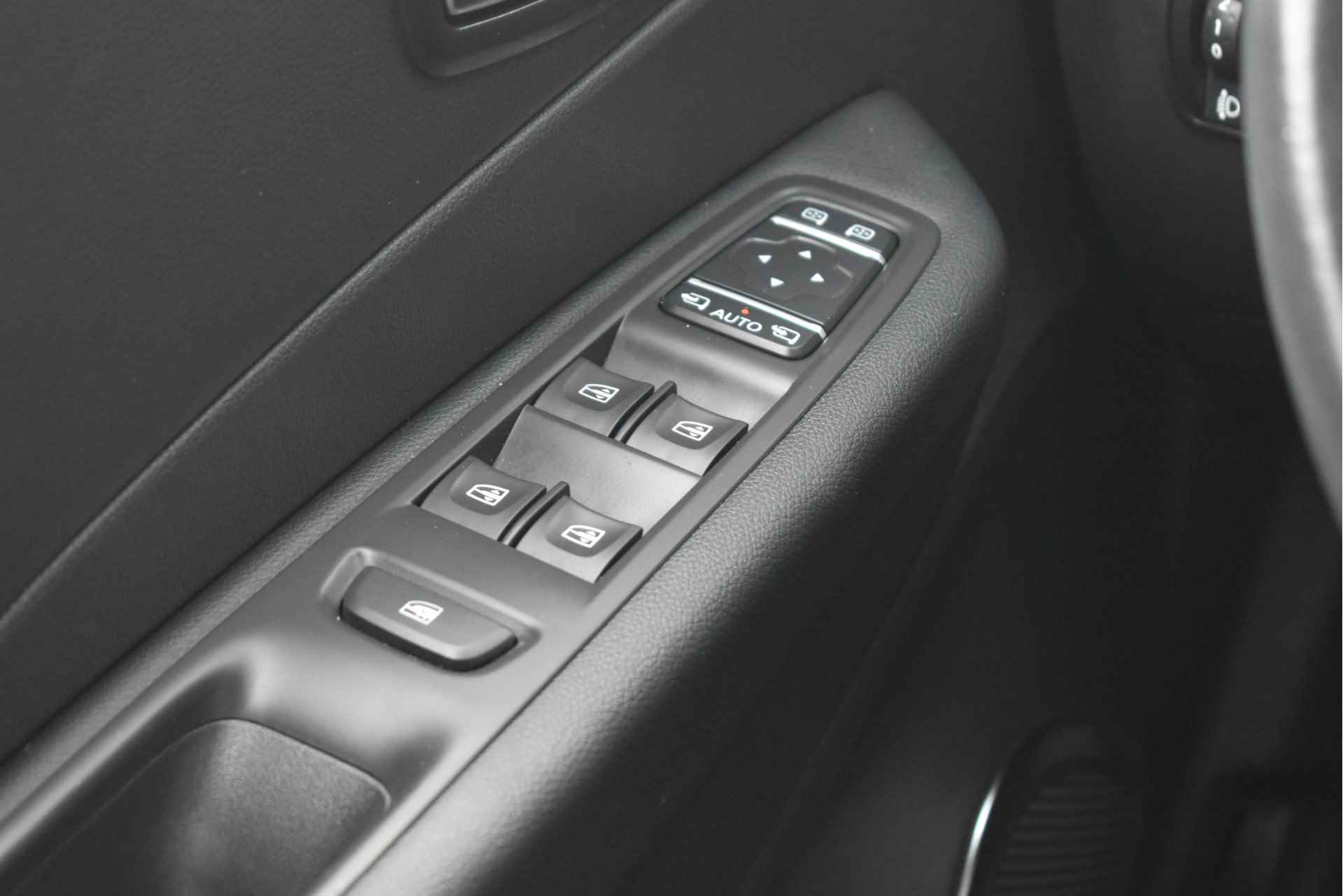 Renault Captur 0.9 TCe Intens | Achteruitrijcamera | Allseason Banden | Parkeersensoren V/A | Navigatie | Climate Control | 16"LMV !! - 16/35