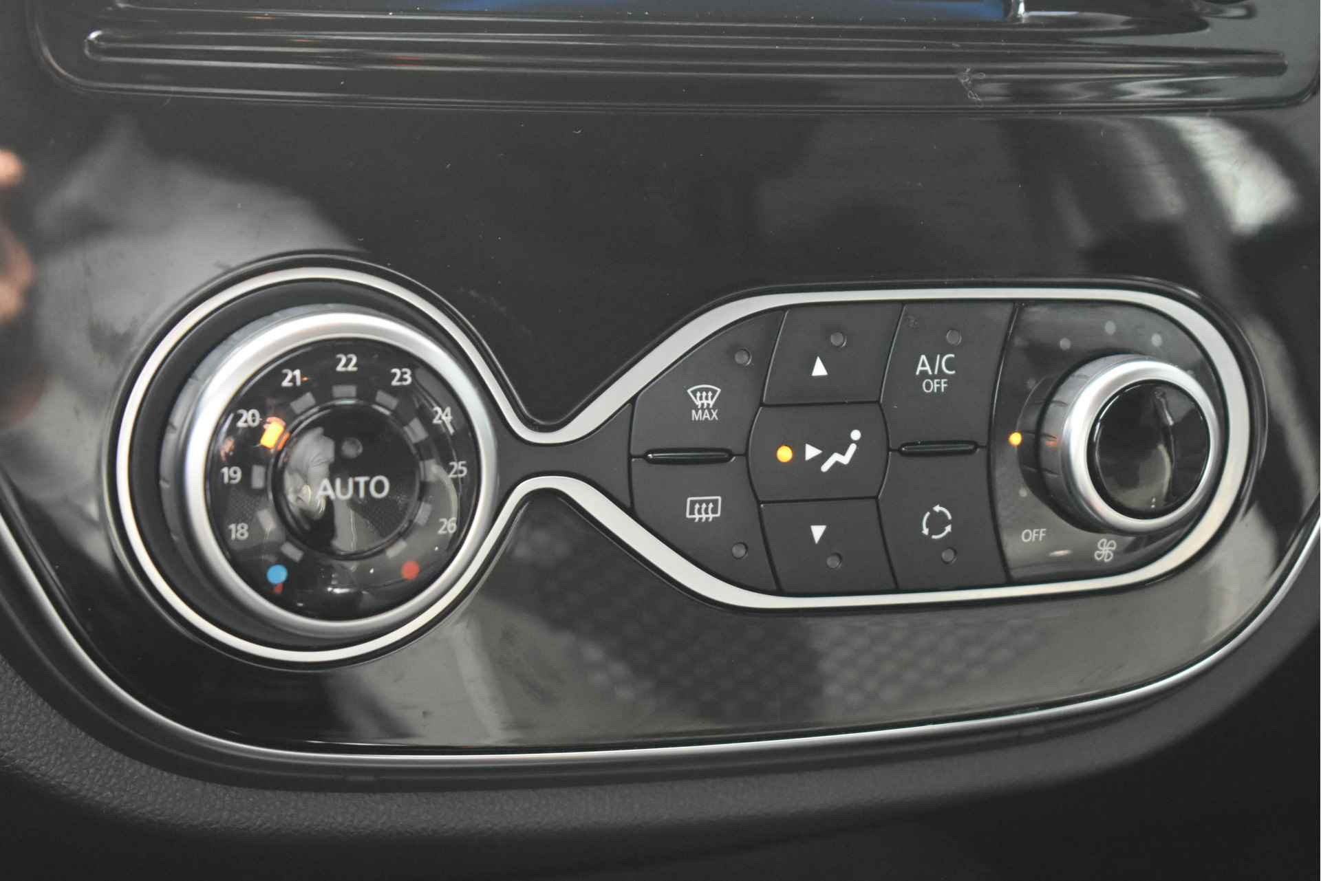 Renault Captur 0.9 TCe Intens | Achteruitrijcamera | Allseason Banden | Parkeersensoren V/A | Navigatie | Climate Control | 16"LMV !! - 17/35