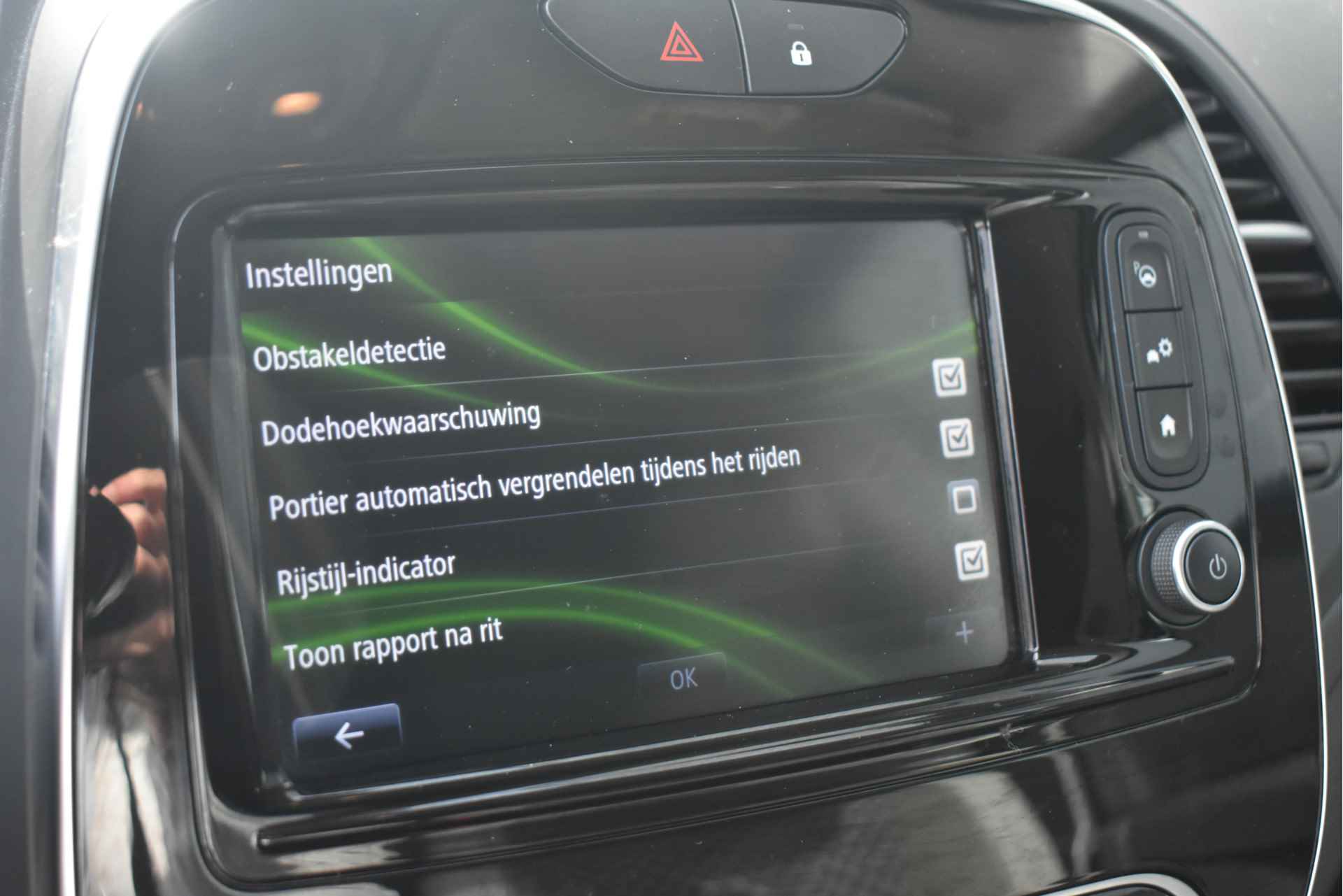 Renault Captur 0.9 TCe Intens | Achteruitrijcamera | Allseason Banden | Parkeersensoren V/A | Navigatie | Climate Control | 16"LMV !! - 22/35