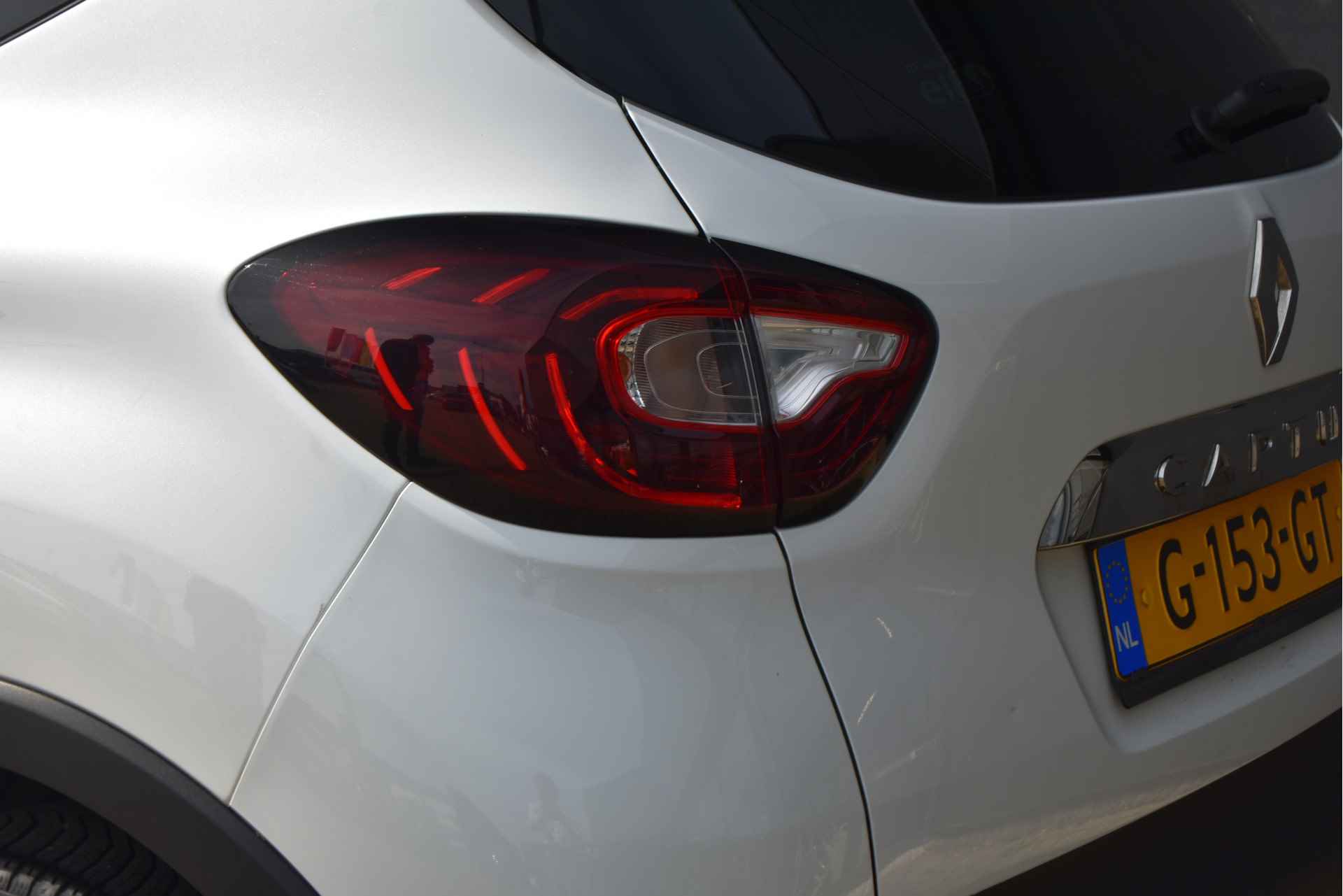 Renault Captur 0.9 TCe Intens | Achteruitrijcamera | Allseason Banden | Parkeersensoren V/A | Navigatie | Climate Control | 16"LMV !! - 29/35
