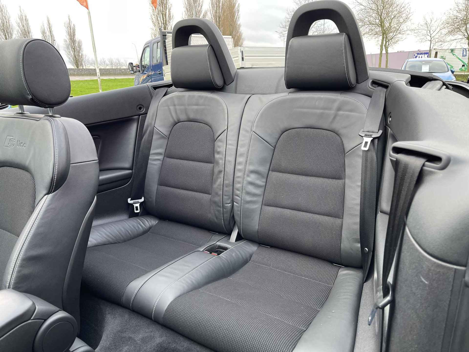 Audi A3 Cabriolet 1.2 TFSI Ambition Pro Line S NL-Auto + Lage KM-Stand | Elek. Cabriodak | Sportstoelen | Navigatie | Stoelverwarming | Xenon | Climate Control | Rijklaarprijs! - 12/35