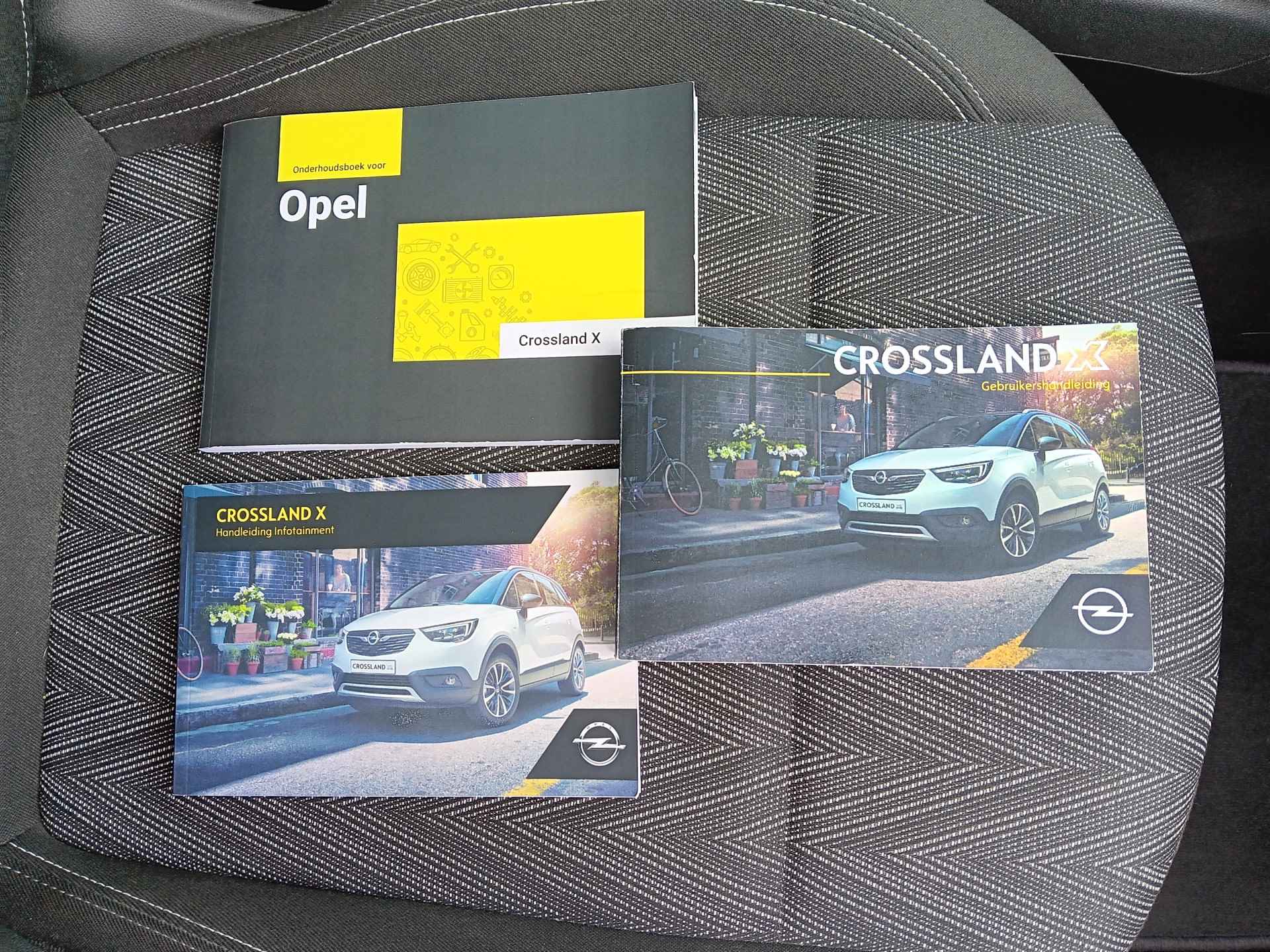 Opel Crossland X 1.2 TURBO 120 Jahre Edition / CAMERA / ZWART DAK / NAVIGATIE / INCL. 12 MND BOVAG GARANTIE - 24/27