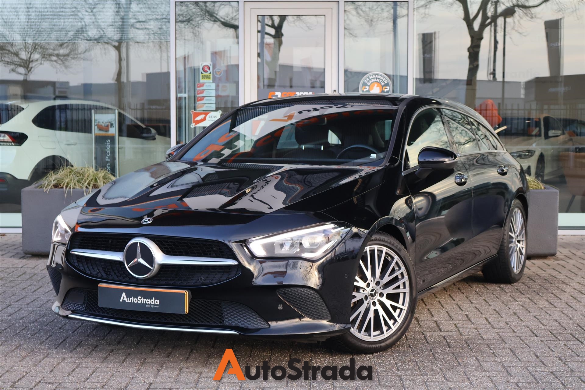 Mercedes CLA Shooting Brake 180 Business Solution 136pk 7G-DCT | Sfeer | trekhaak | Climate | Cruise | Navi | Camera | LED