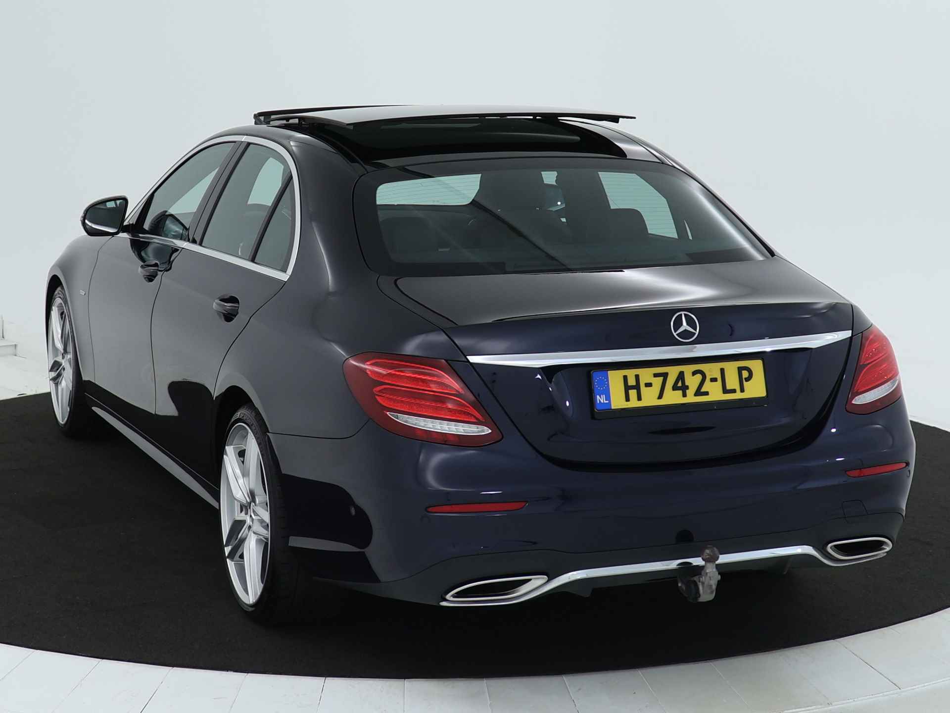 Mercedes-Benz E-Klasse 200 Business Solution AMG | Panoramadak | 5 spaaks AMG velgen | Wide screen | Parking support | Navigatie | Inclusief 24 maanden MB Certified garantie voor Europa. - 17/46