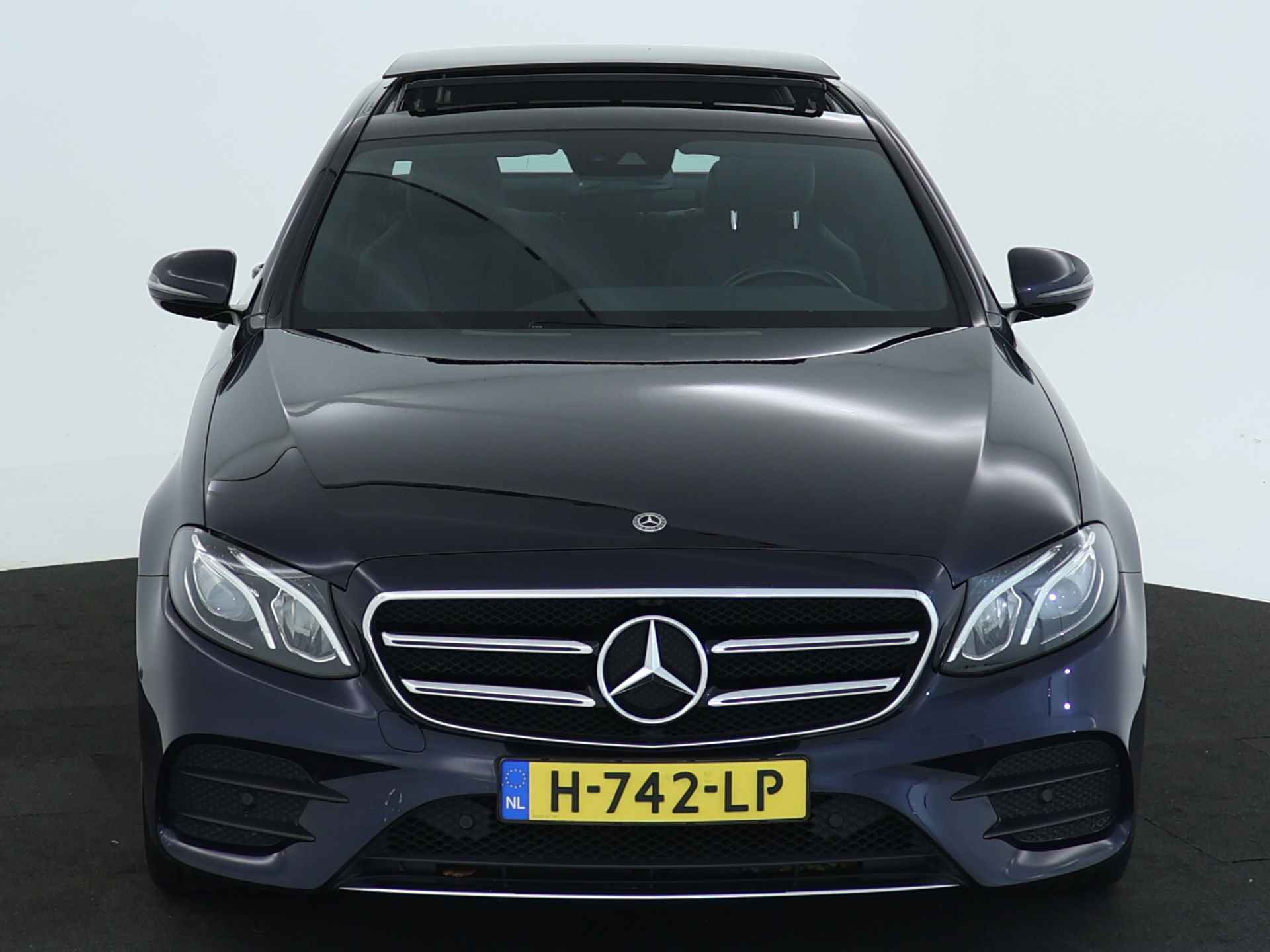 Mercedes-Benz E-Klasse 200 Business Solution AMG | Panoramadak | 5 spaaks AMG velgen | Wide screen | Parking support | Navigatie | Inclusief 24 maanden MB Certified garantie voor Europa. - 28/46