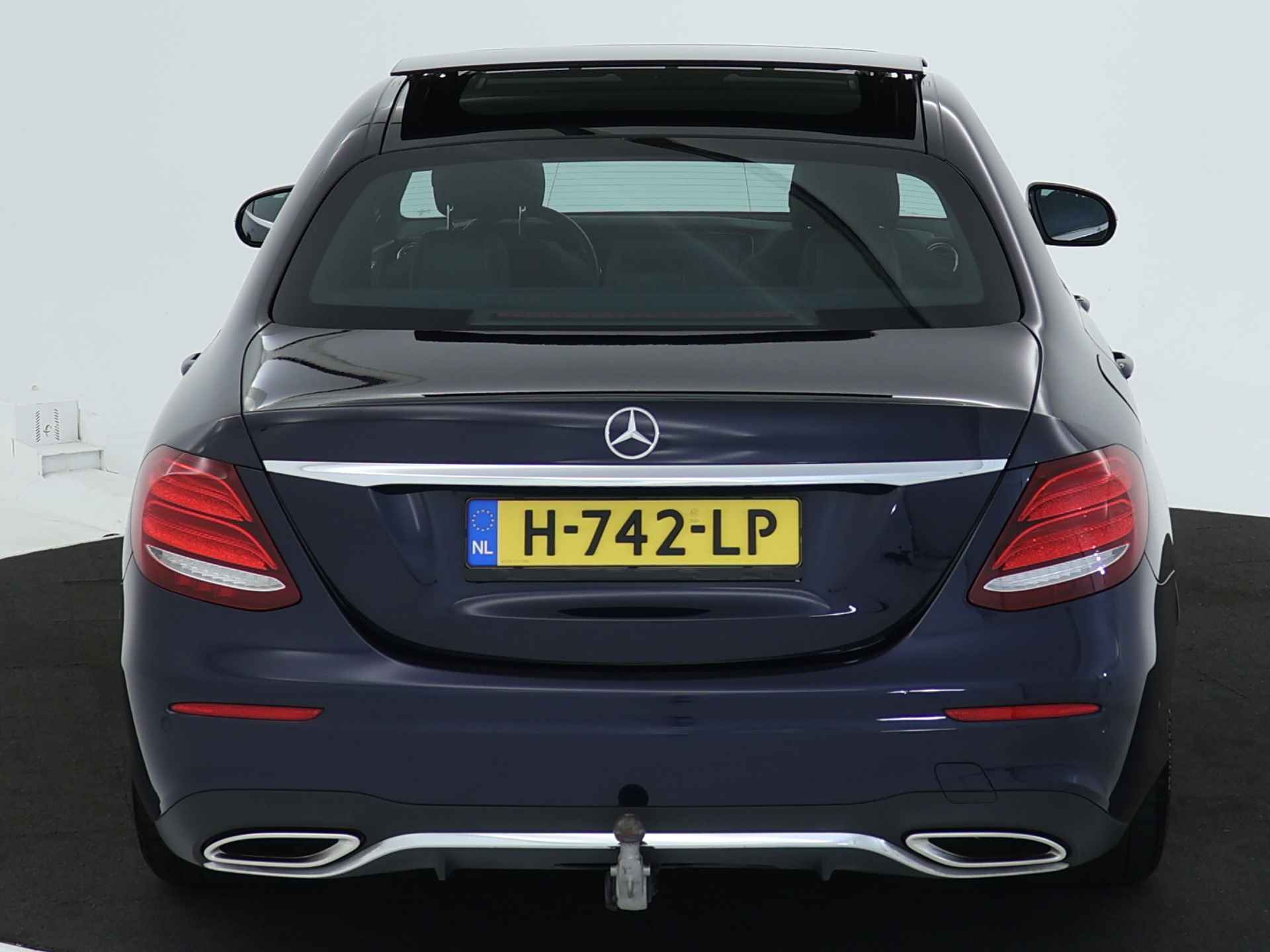 Mercedes-Benz E-Klasse 200 Business Solution AMG | Panoramadak | 5 spaaks AMG velgen | Wide screen | Parking support | Navigatie | Inclusief 24 maanden MB Certified garantie voor Europa. - 30/46