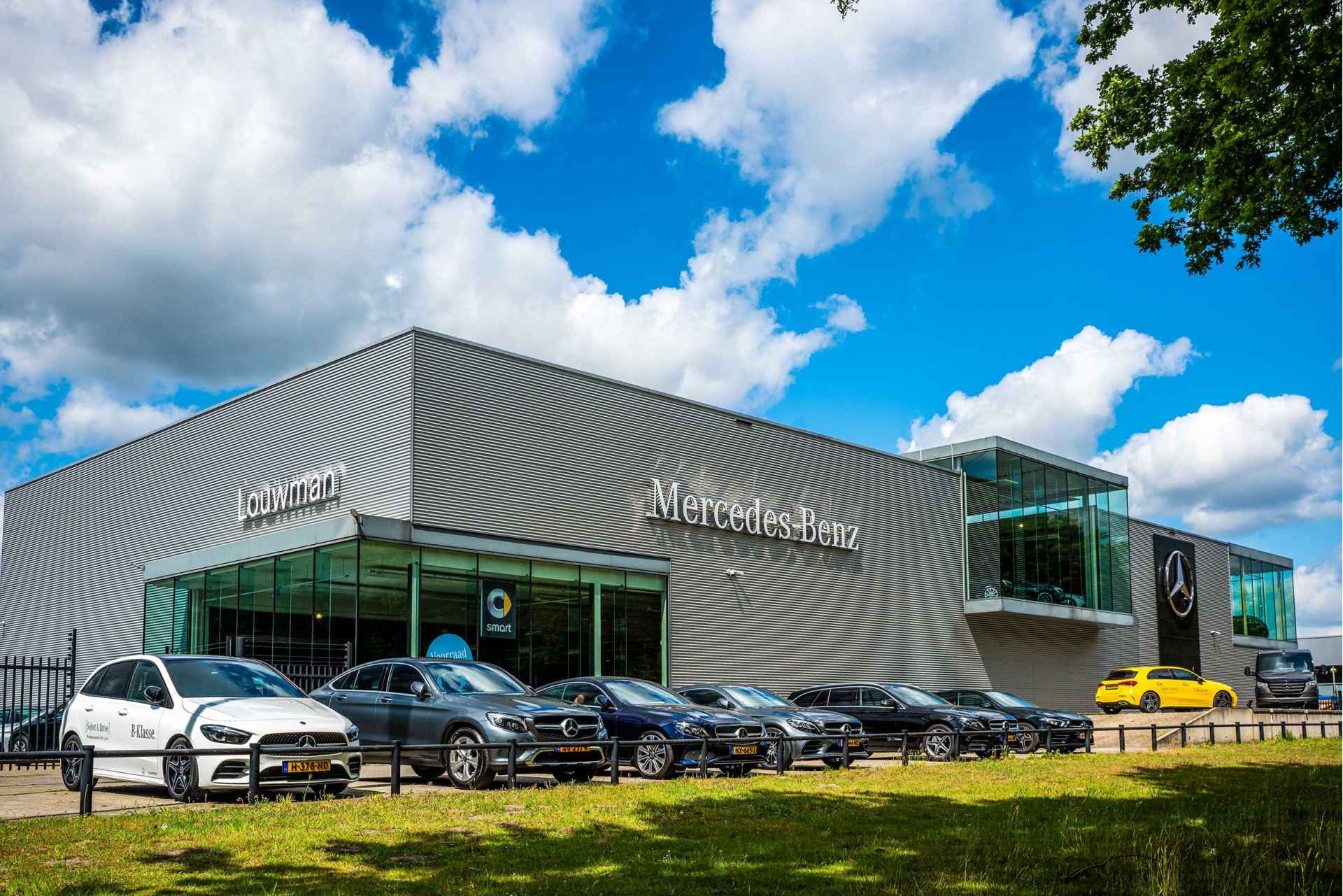 Mercedes-Benz E-Klasse 200 Business Solution AMG | Panoramadak | 5 spaaks AMG velgen | Wide screen | Parking support | Navigatie | Inclusief 24 maanden MB Certified garantie voor Europa. - 44/46