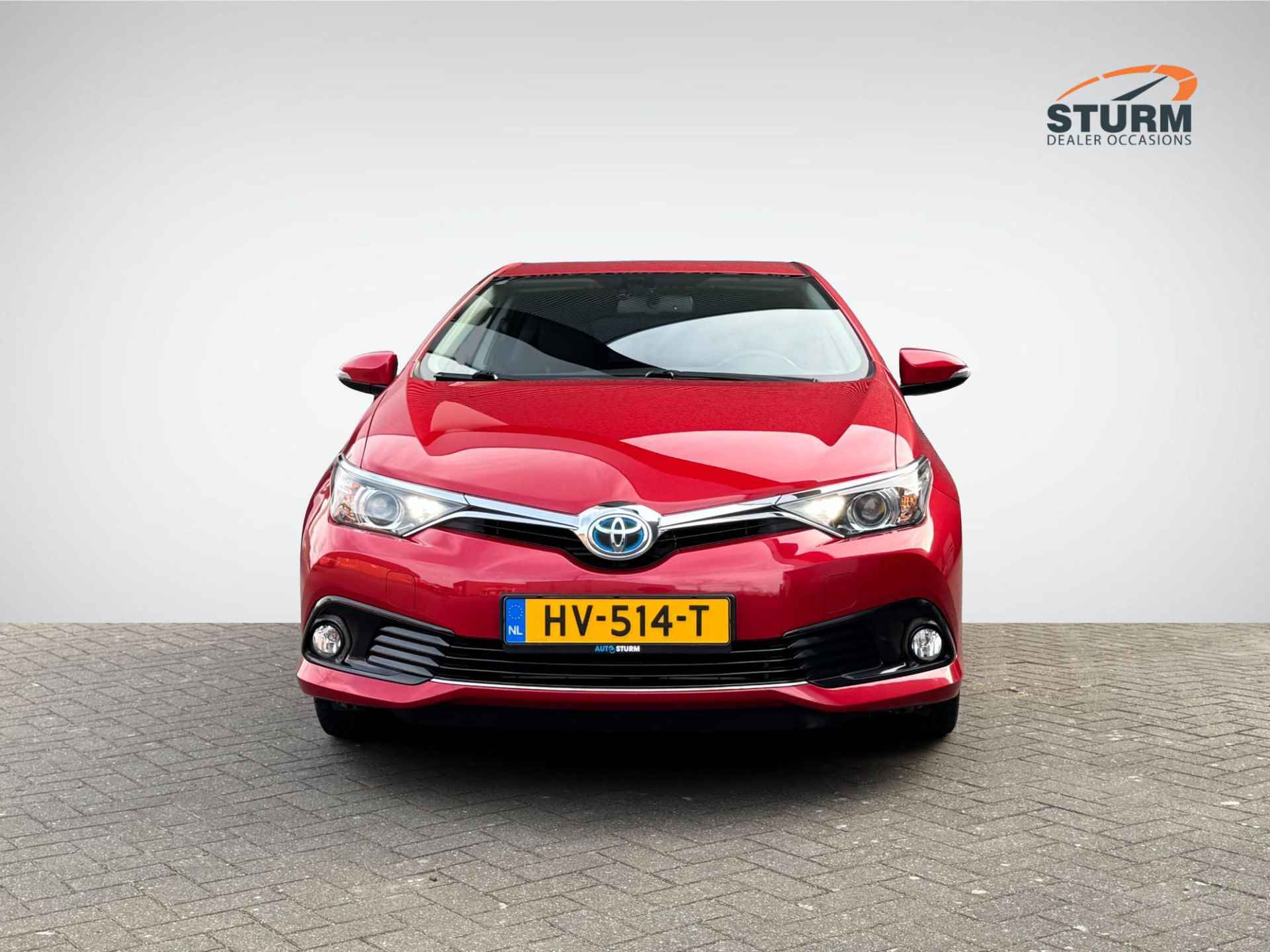 Toyota Auris 1.8 Hybrid Dynamic | Trekhaak | Navigatie | Camera | Keyless Entry | Cruise & Climate Control | Bluetooth Tel. | DAB | Rijklaarprijs! - 2/30