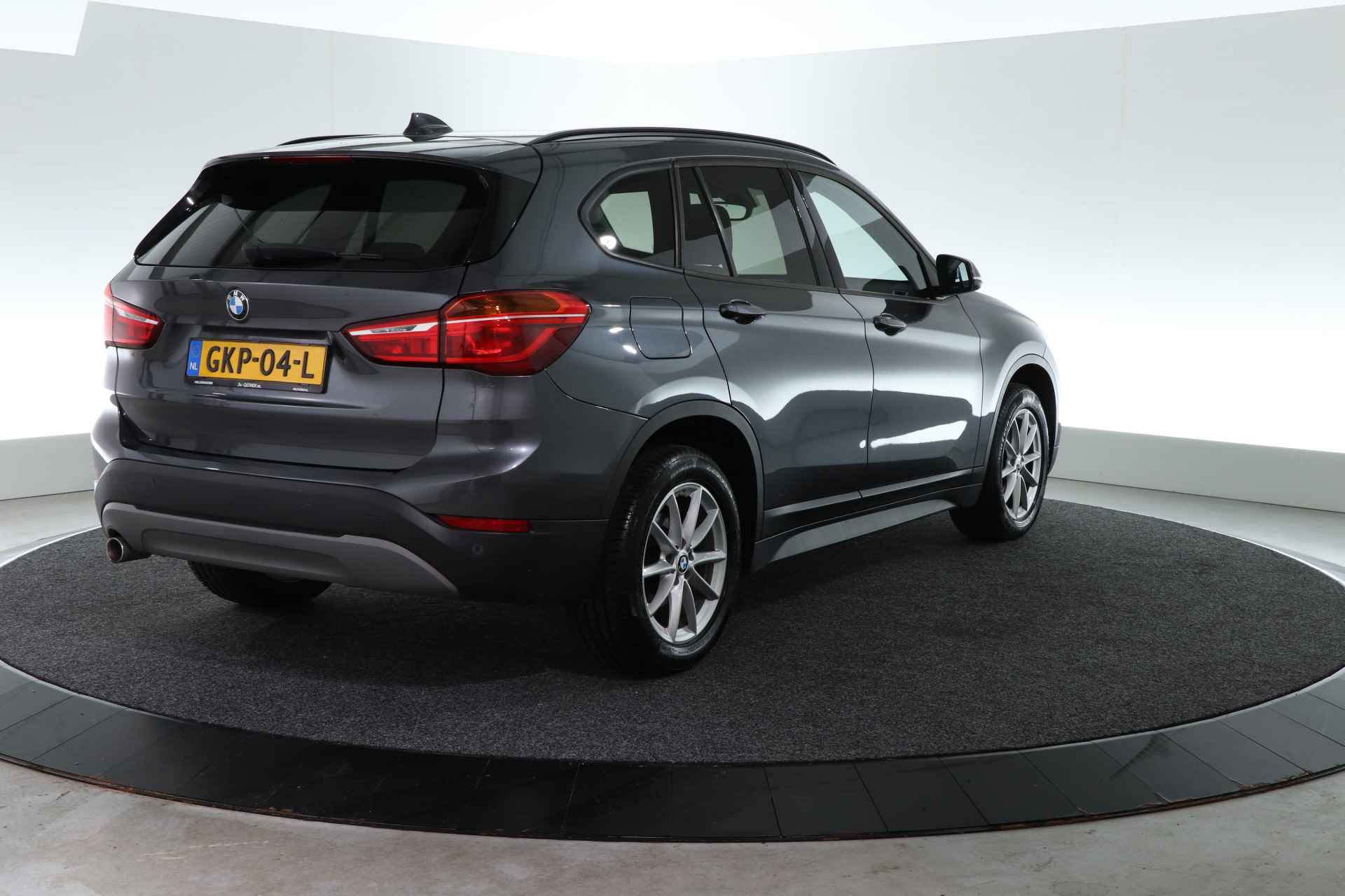 BMW X1 sDrive16d Executive / CRUISE / CLIMA / STOELVERW. / NAVI / - 2/30